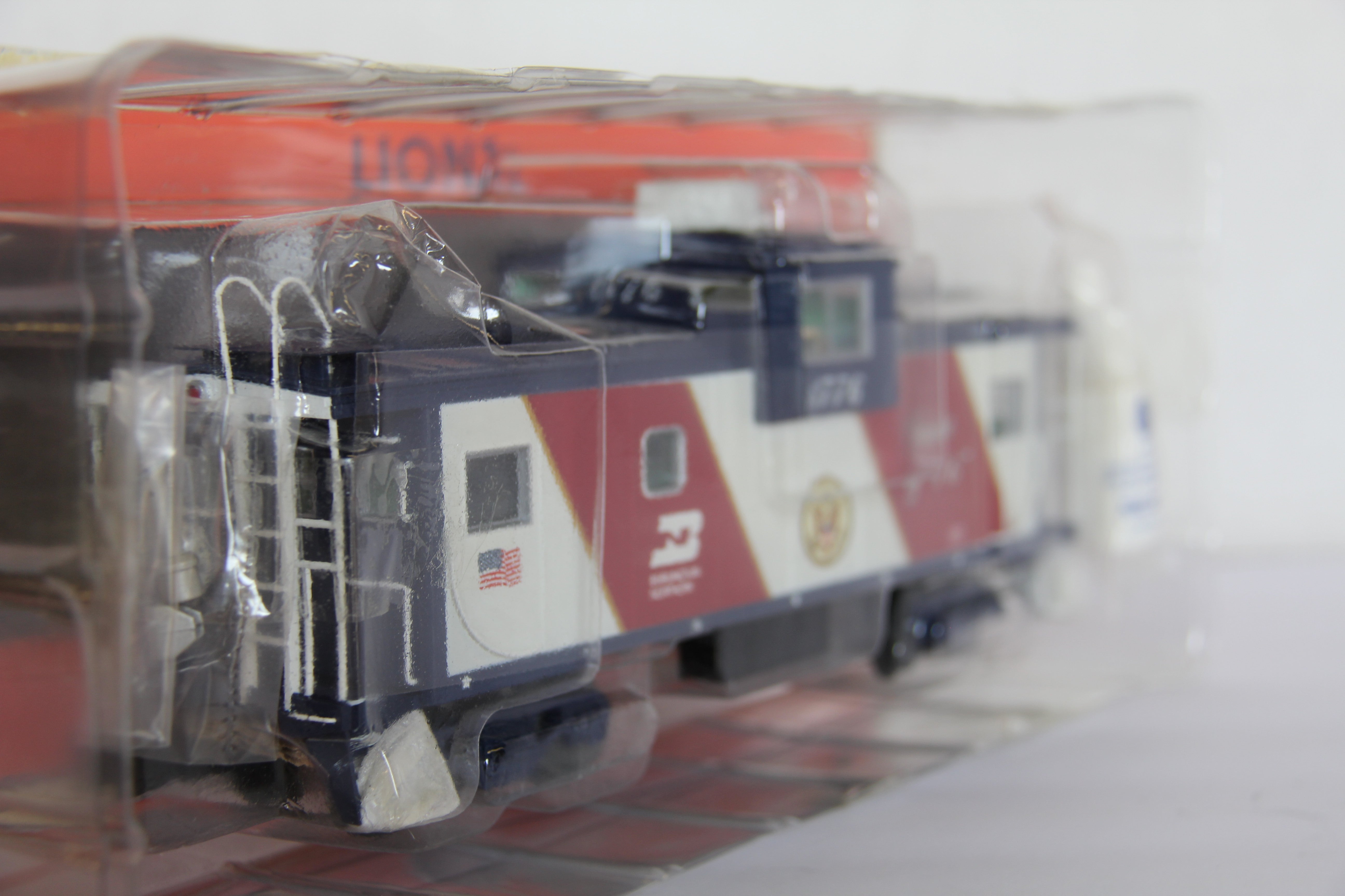 Lionel 6-27665 Burlington Northern #1776 Extended Vision Caboose-Second hand-M6108