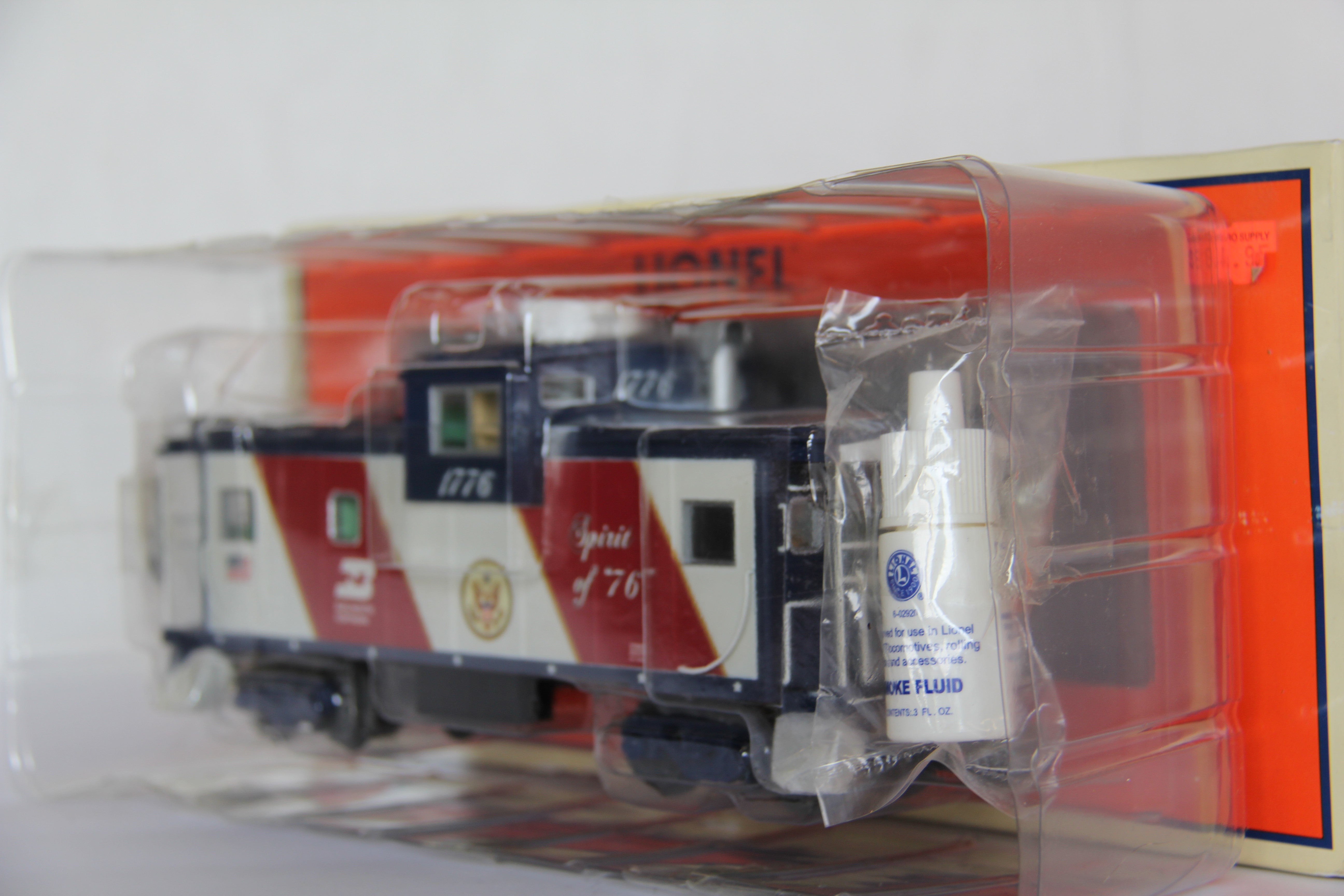 Lionel 6-27665 Burlington Northern #1776 Extended Vision Caboose-Second hand-M6108