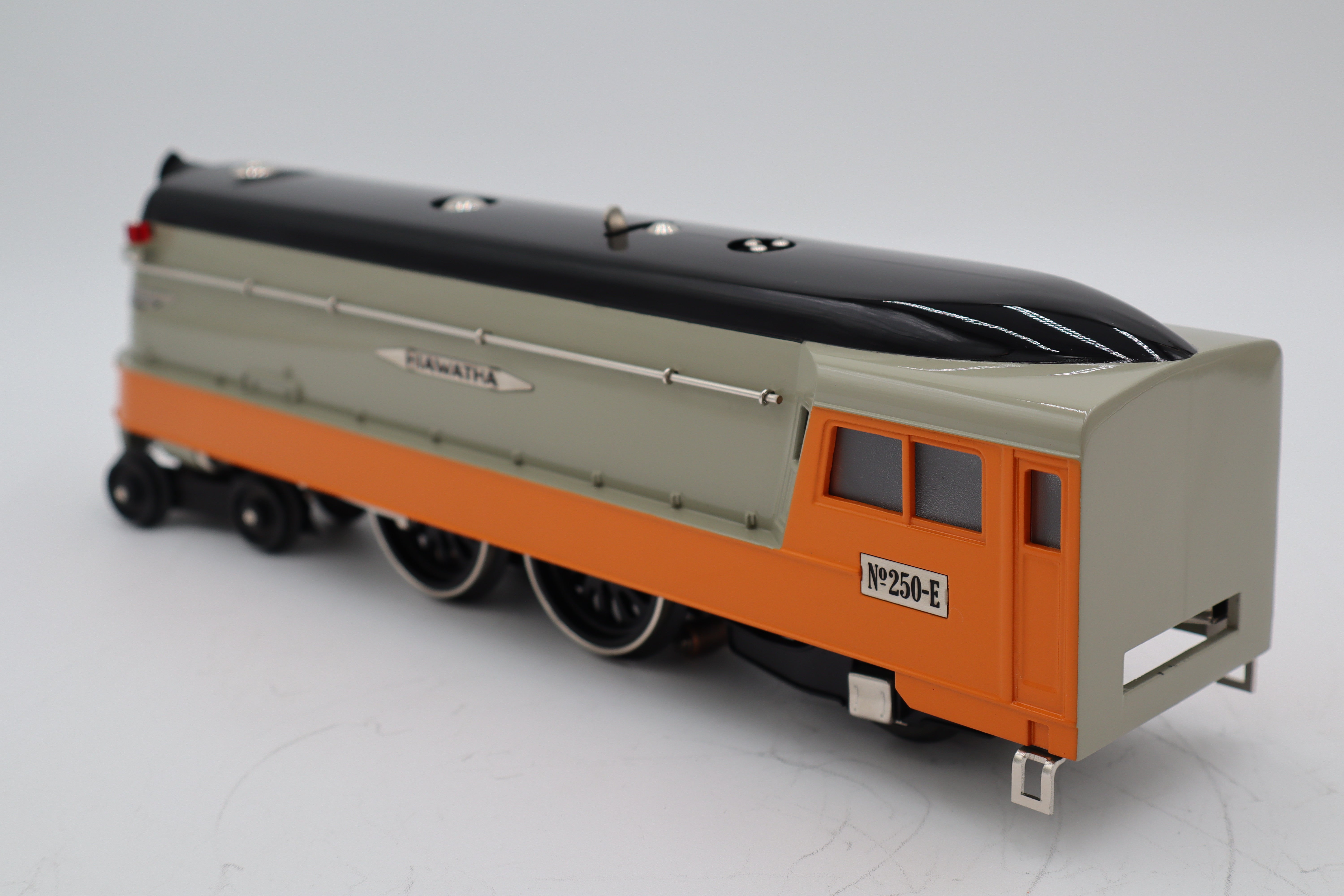 MTH 11-6017-0 Milwaukee Road No. 755W O Gauge Distant Control Streamliner Set-Second hand-M8372