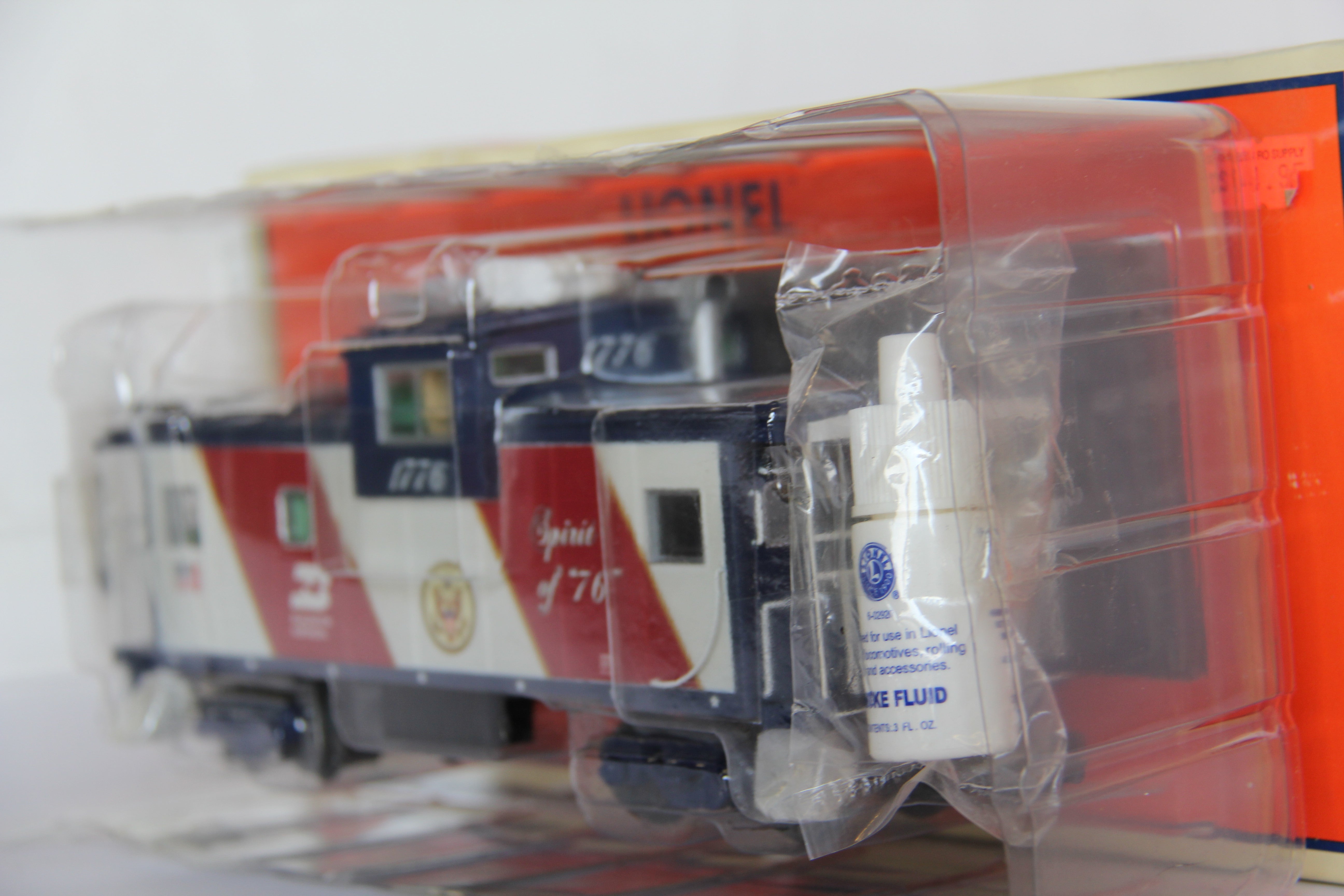 Lionel 6-27665 Burlington Northern #1776 Extended Vision Caboose-Second hand-M6108