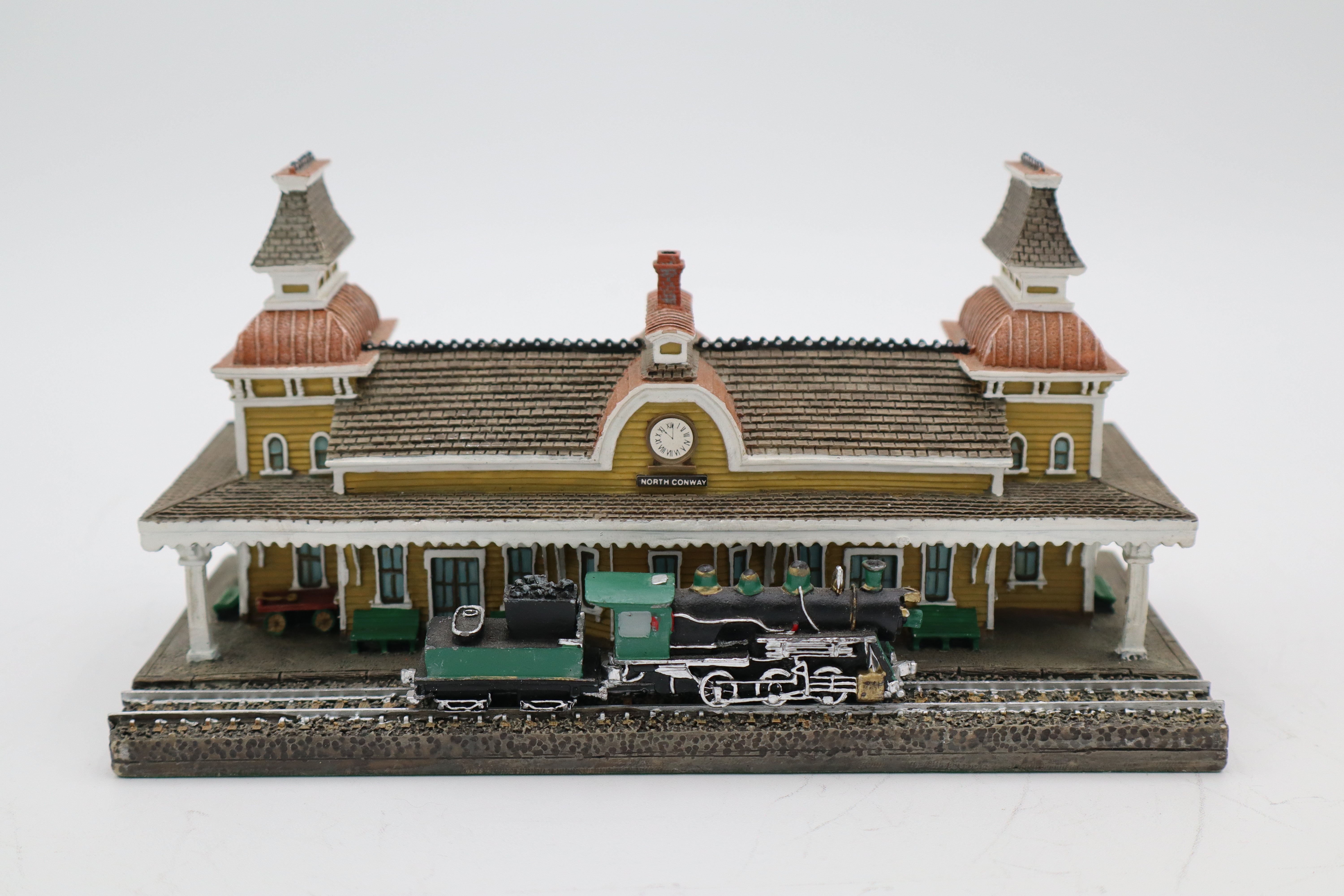 1993 Danbury Mint "North Conway Railroad Station"-Second hand-M8383