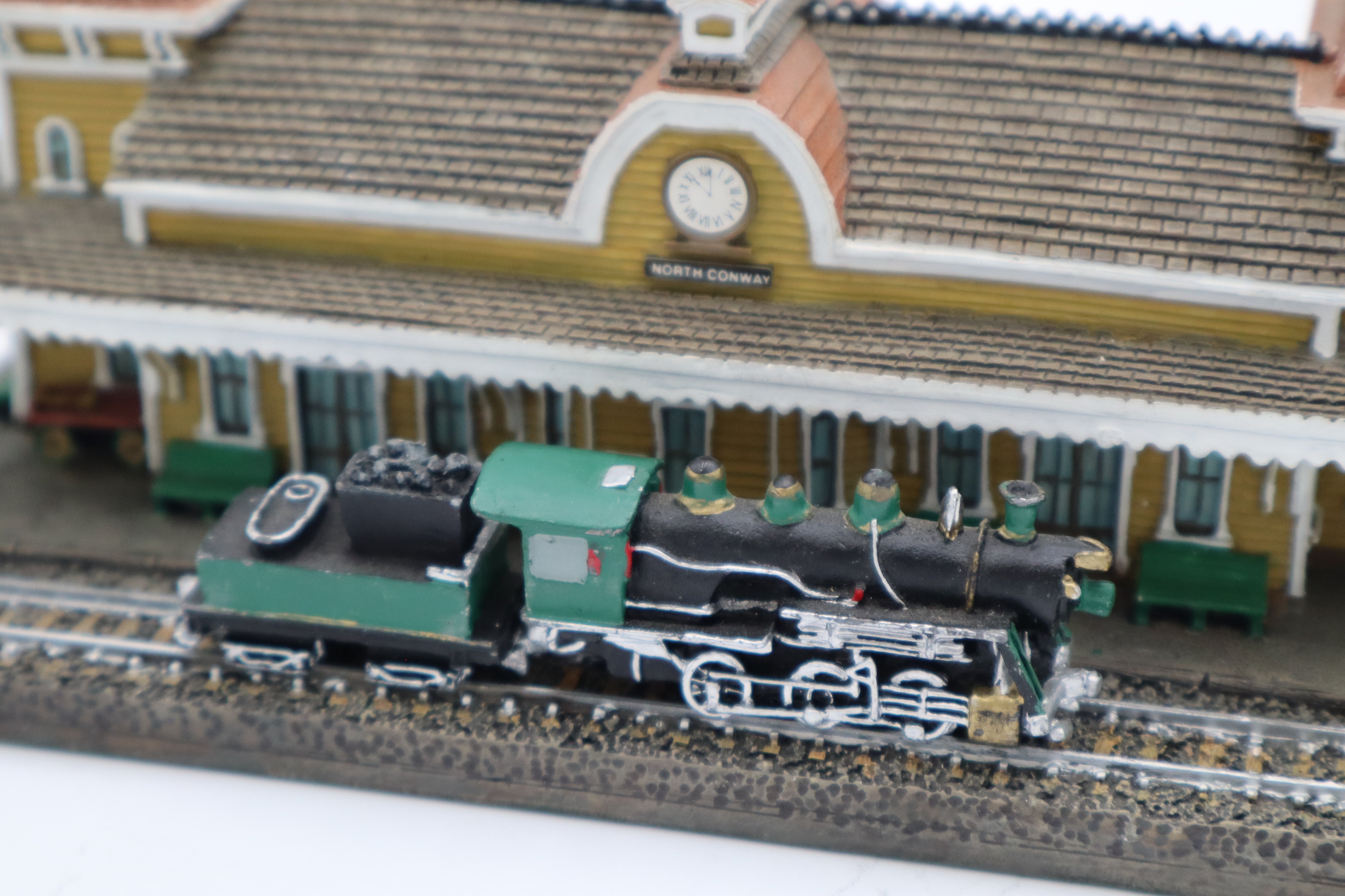 1993 Danbury Mint "North Conway Railroad Station"-Second hand-M8383