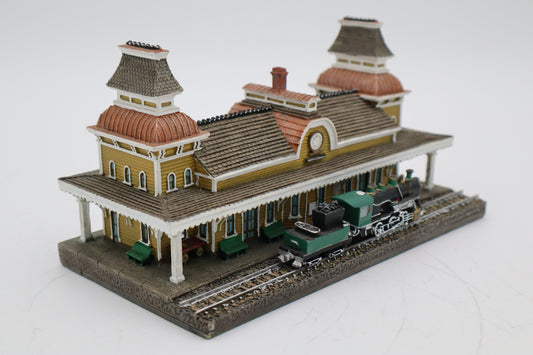 1993 Danbury Mint "North Conway Railroad Station"-Second hand-M8383