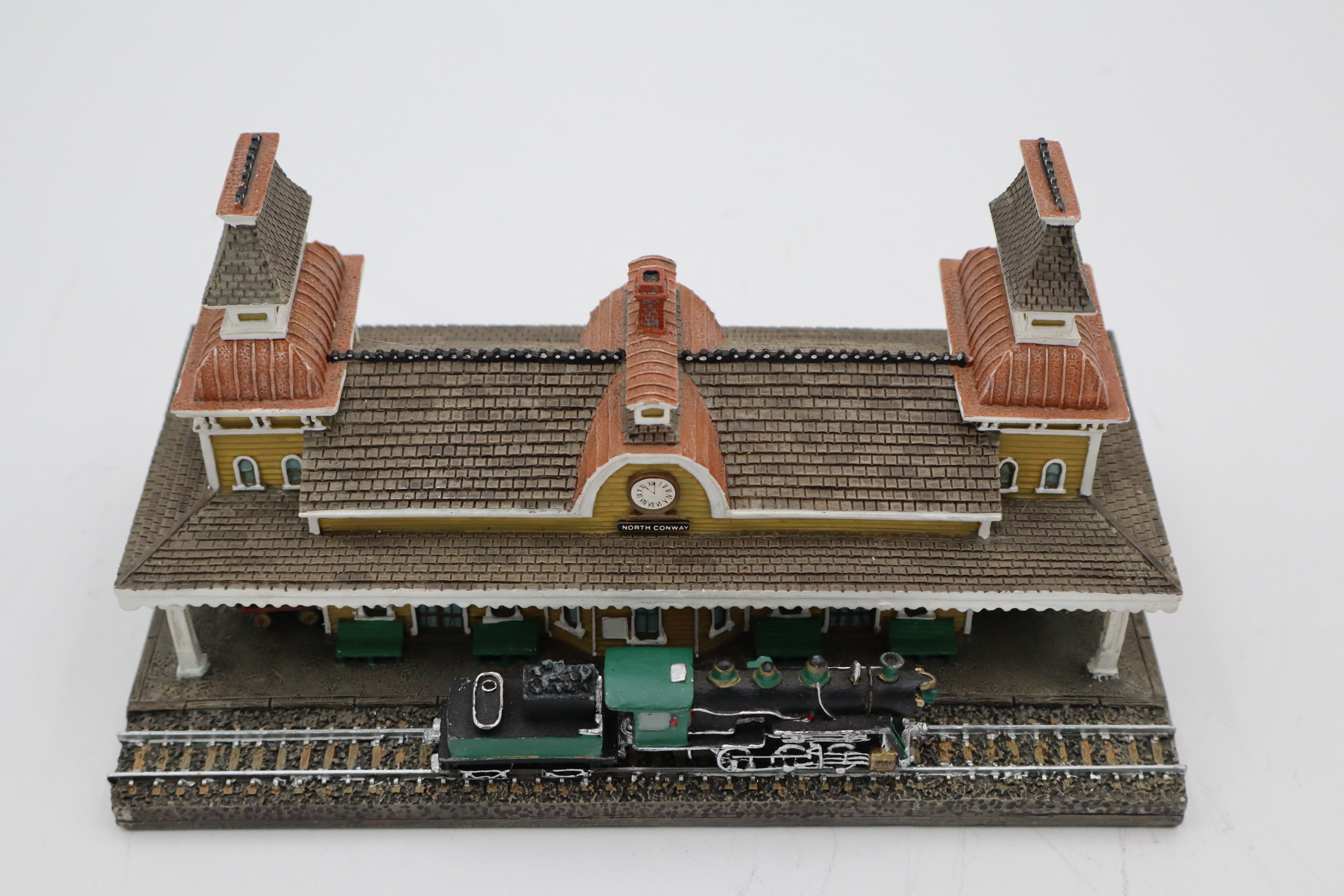 1993 Danbury Mint "North Conway Railroad Station"-Second hand-M8383