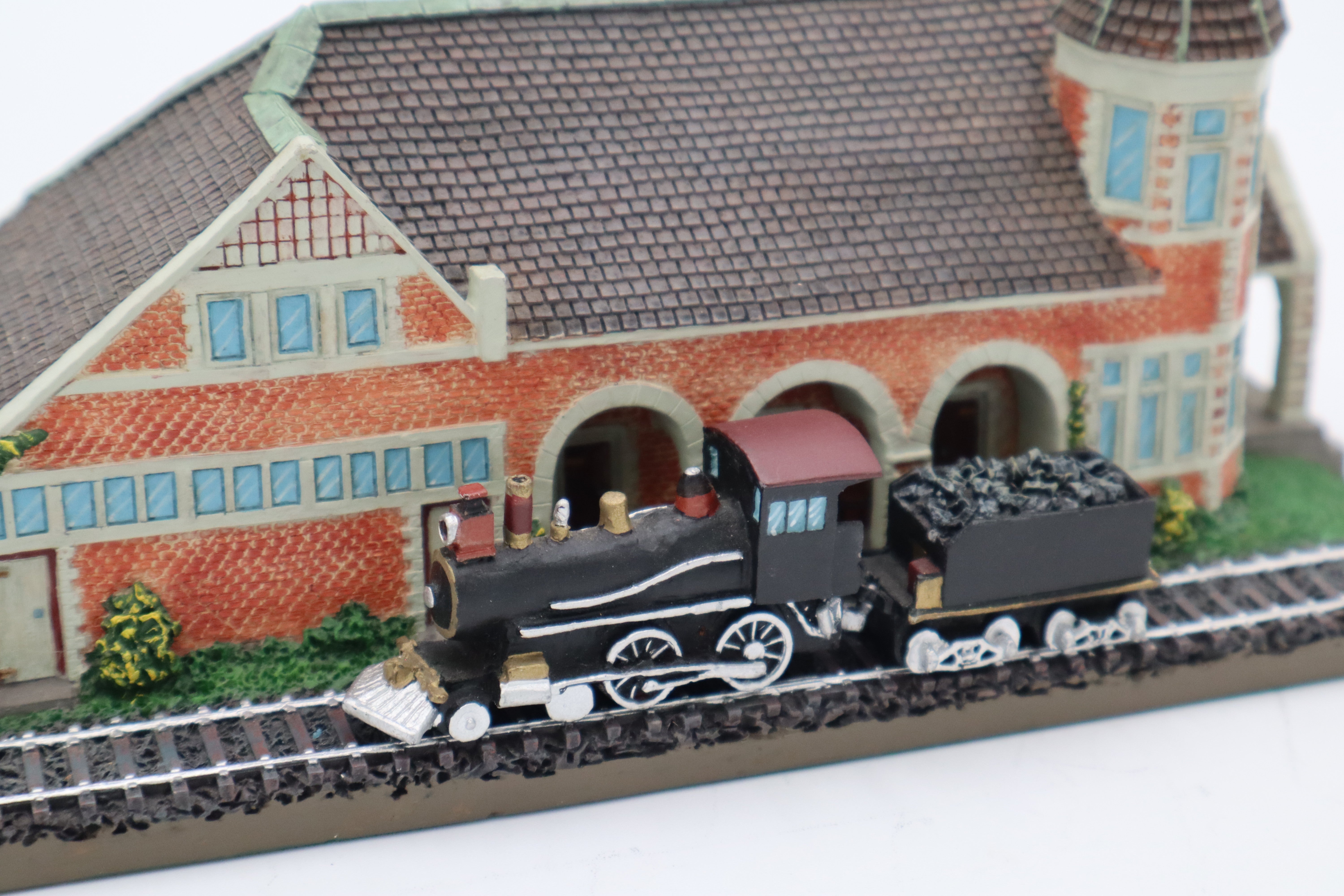1993-1994 Danbury Mint  "The Lockport Railroad Station"-Second hand-M8384
