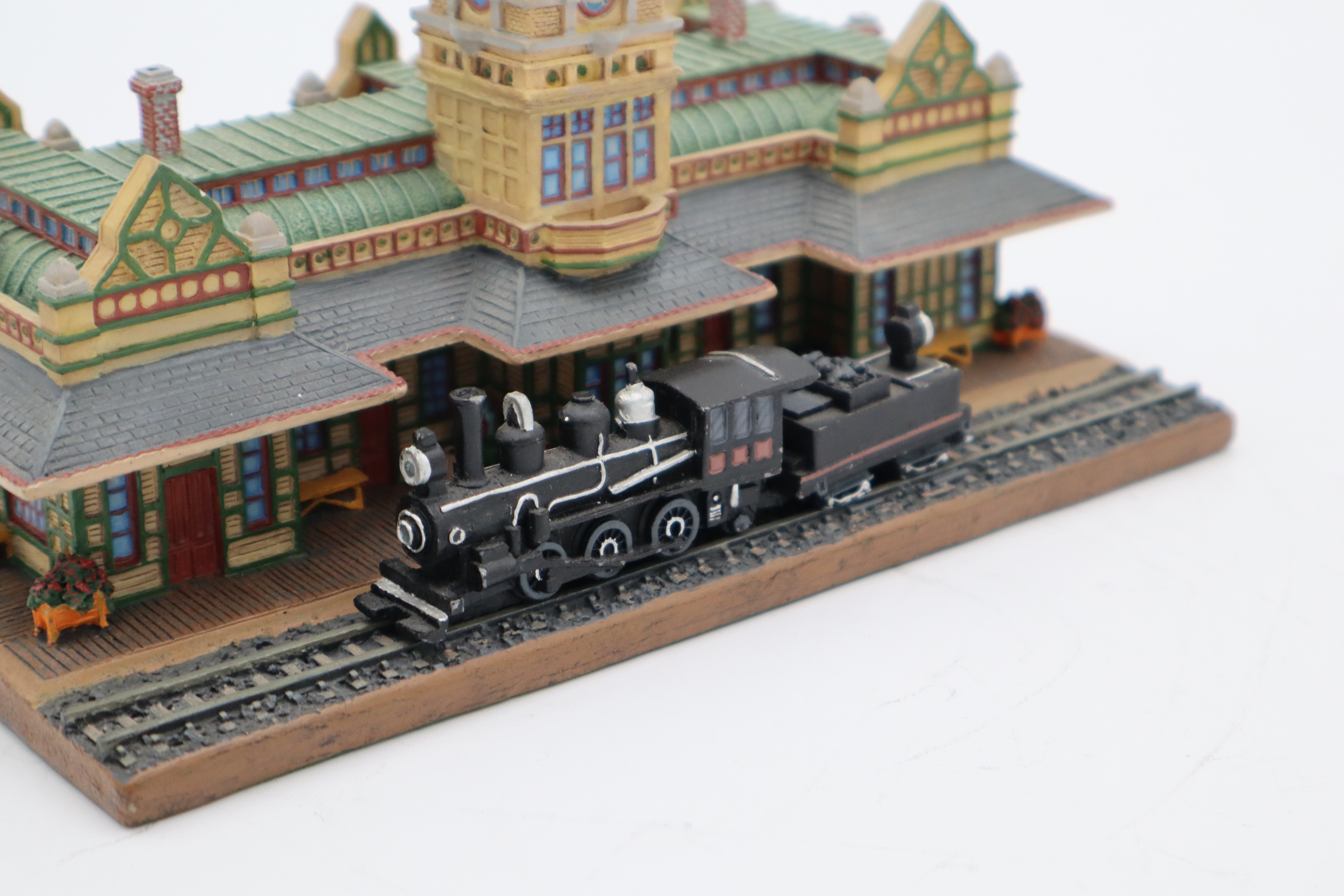 1994 Danbury Mint "The San Diego Railroad Station"-Second hand-M8385