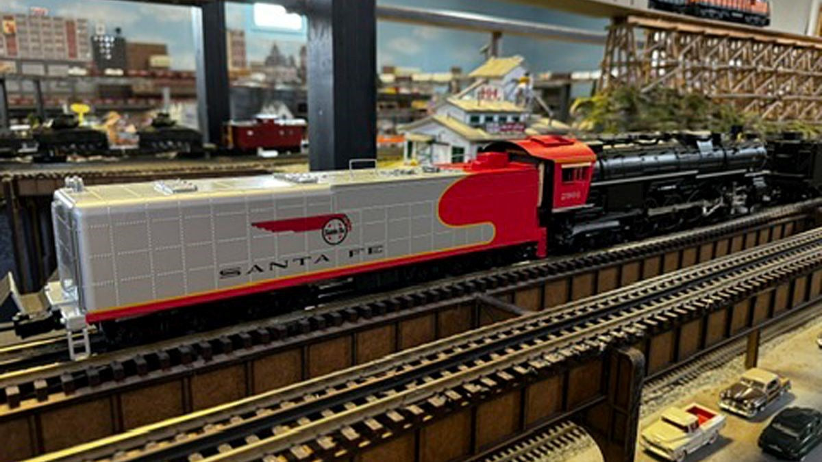 Lionel 2331470 - Legacy 4-8-4 Steam Locomotive "Santa Fe" #2901 (Warbonnet)