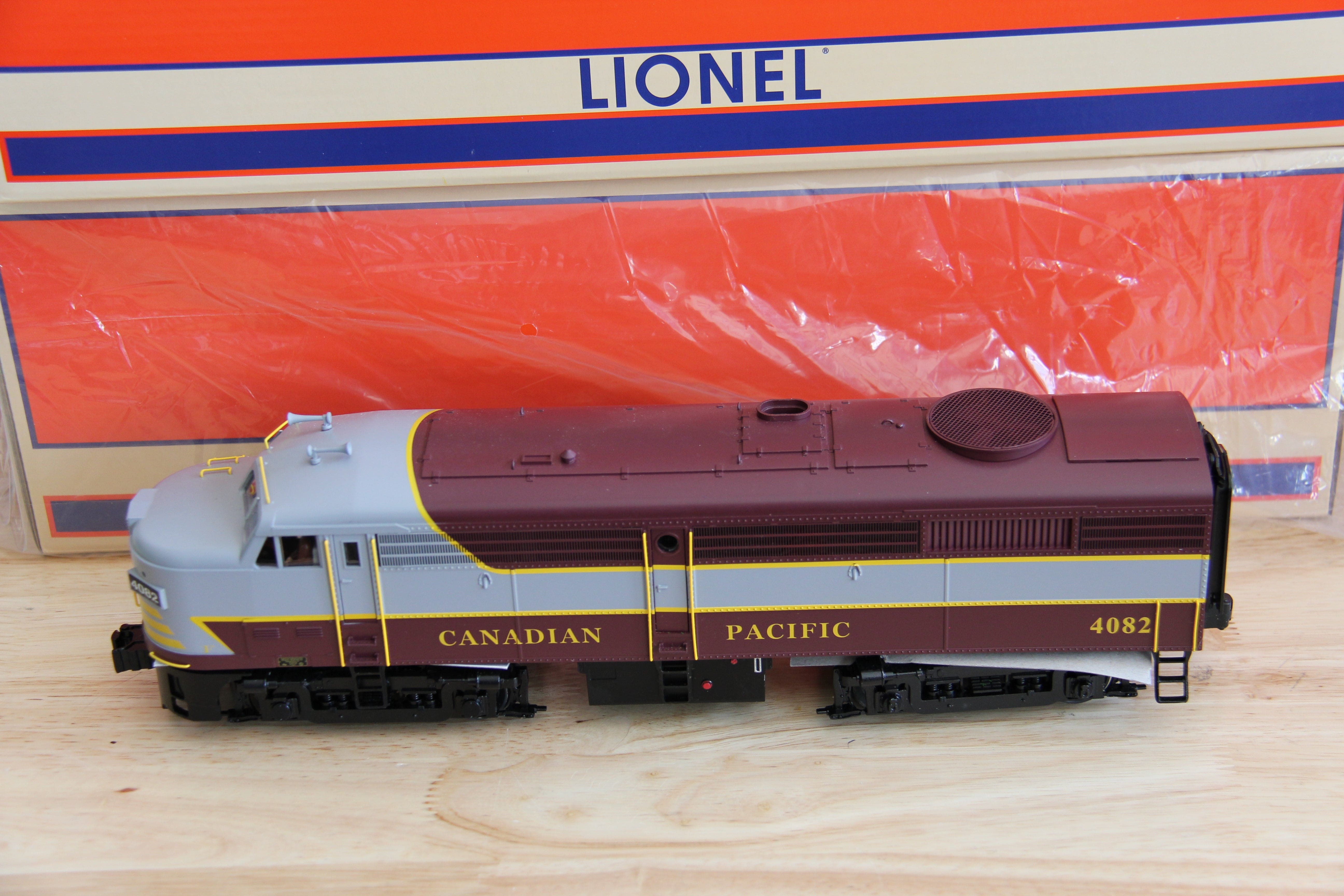 Lionel 1933510 Canadian Pacific Legacy FA-2 AA Set-Second hand-M2250
