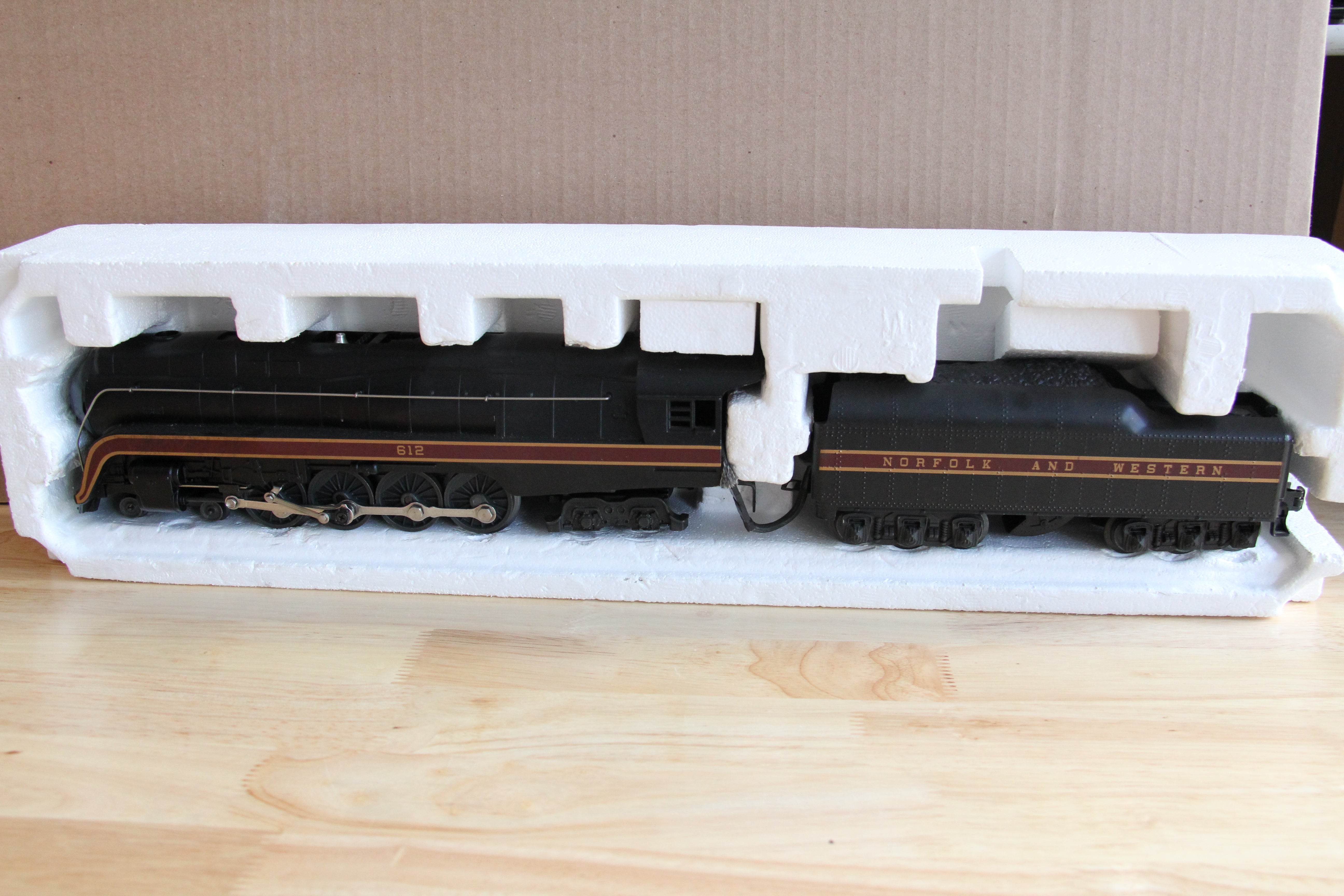 Lionel 6-18040-4-8-4 Norfolk & Western "J" Locomotive & Tender-Secondhand-M1570
