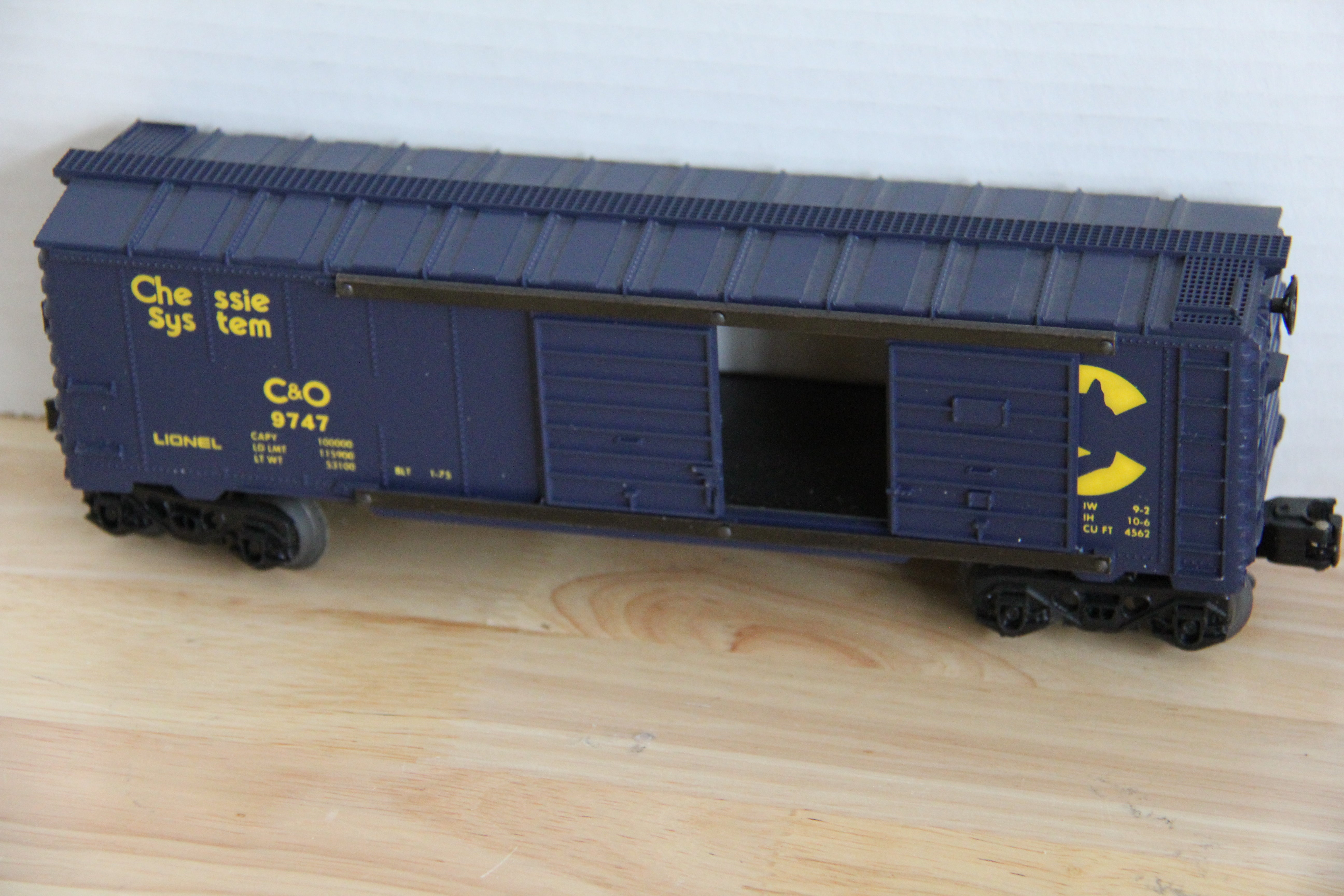 Lionel 6-9747 Chessie Double Door Box Car-Second hand-M2206