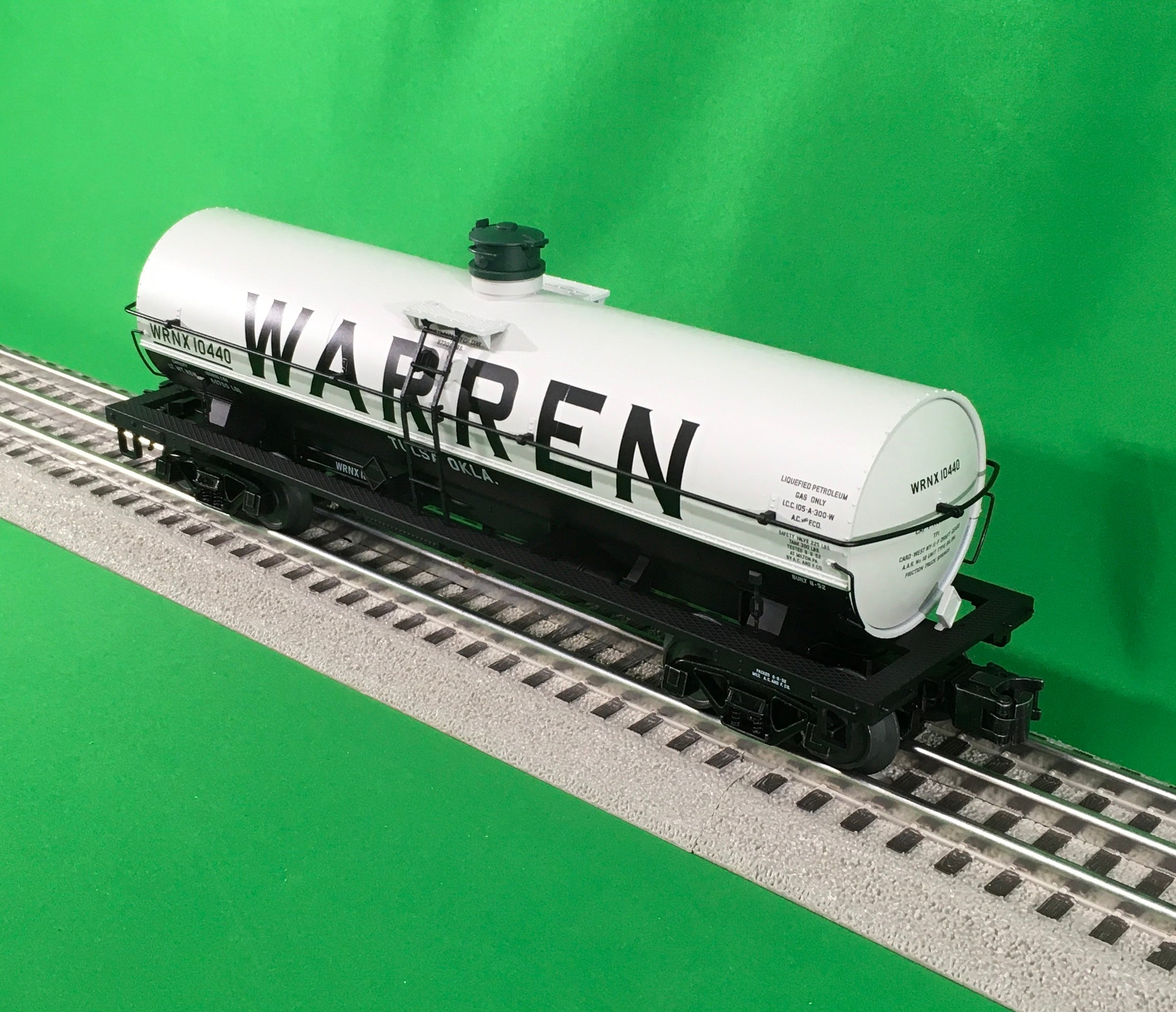 Atlas #3005502-4, -3 Warren (WRNX) 11,000 Gallon Tank Car 3 Rail-2 Car Set-Second hand-M4879