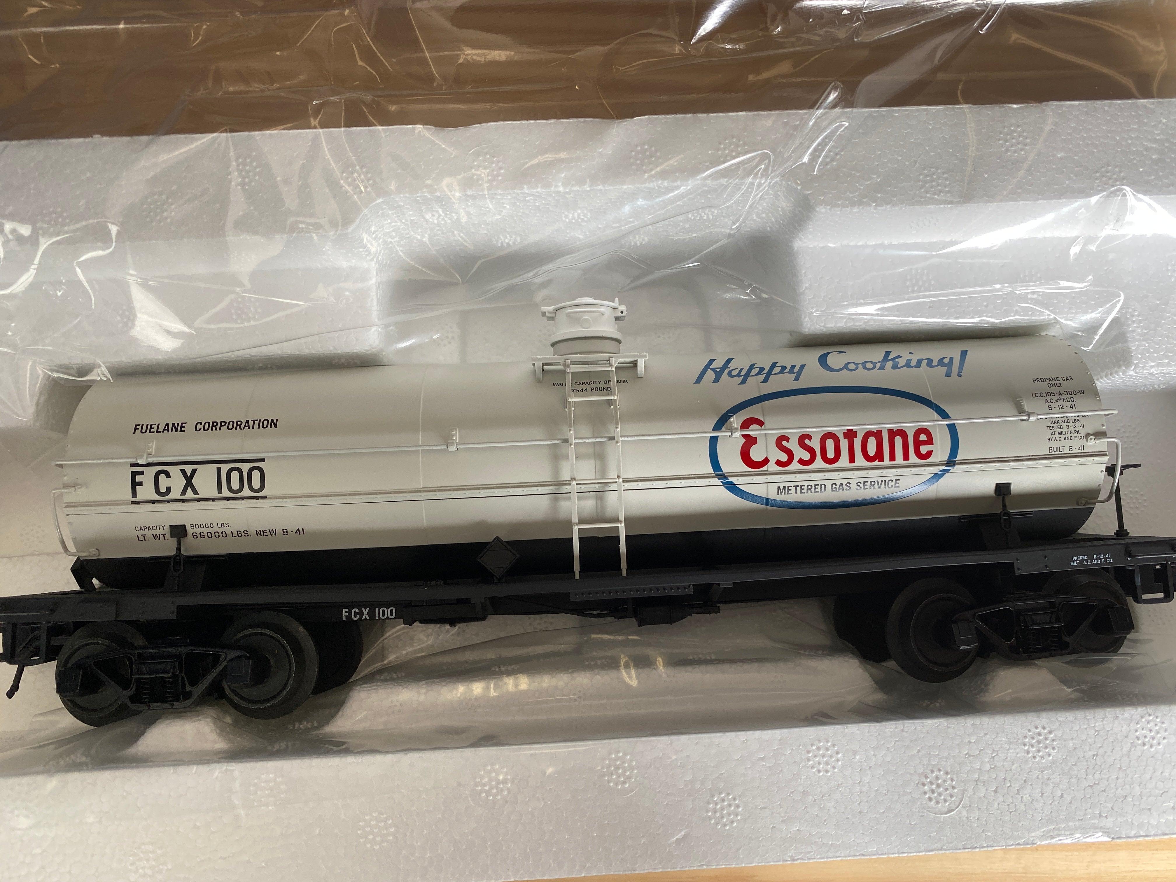 Atlas #8221-1 Essotane 11,000 Gallon Tank Car #100-Second hand-M4971