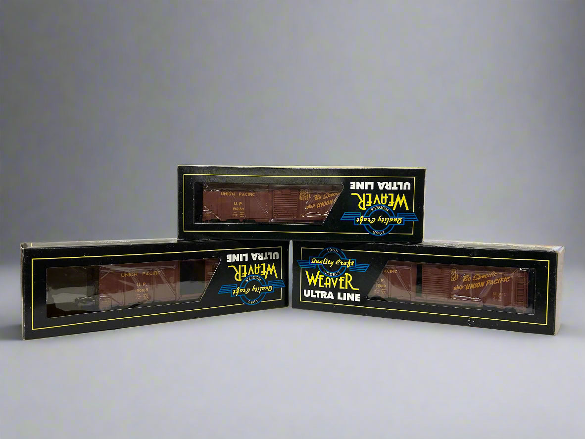 Weaver Union Pacific Steel Sided Box Car-3 Car Set-Second hand-M5638