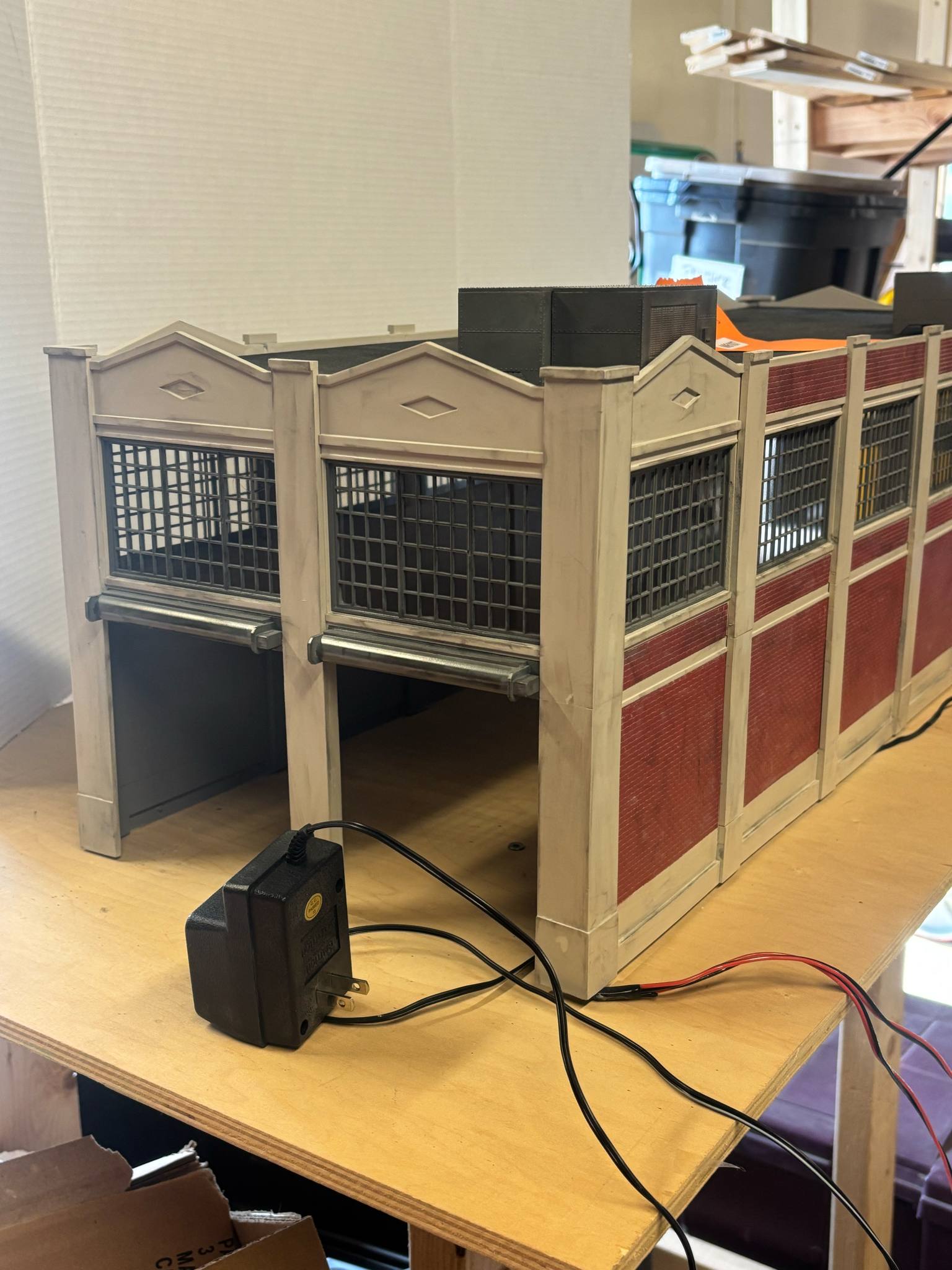 Korber Building MRS1132 2 Stall Engine House (Brick) with LED Lights Inside LOCAL PICKUP ONLY-Second hand-M6107