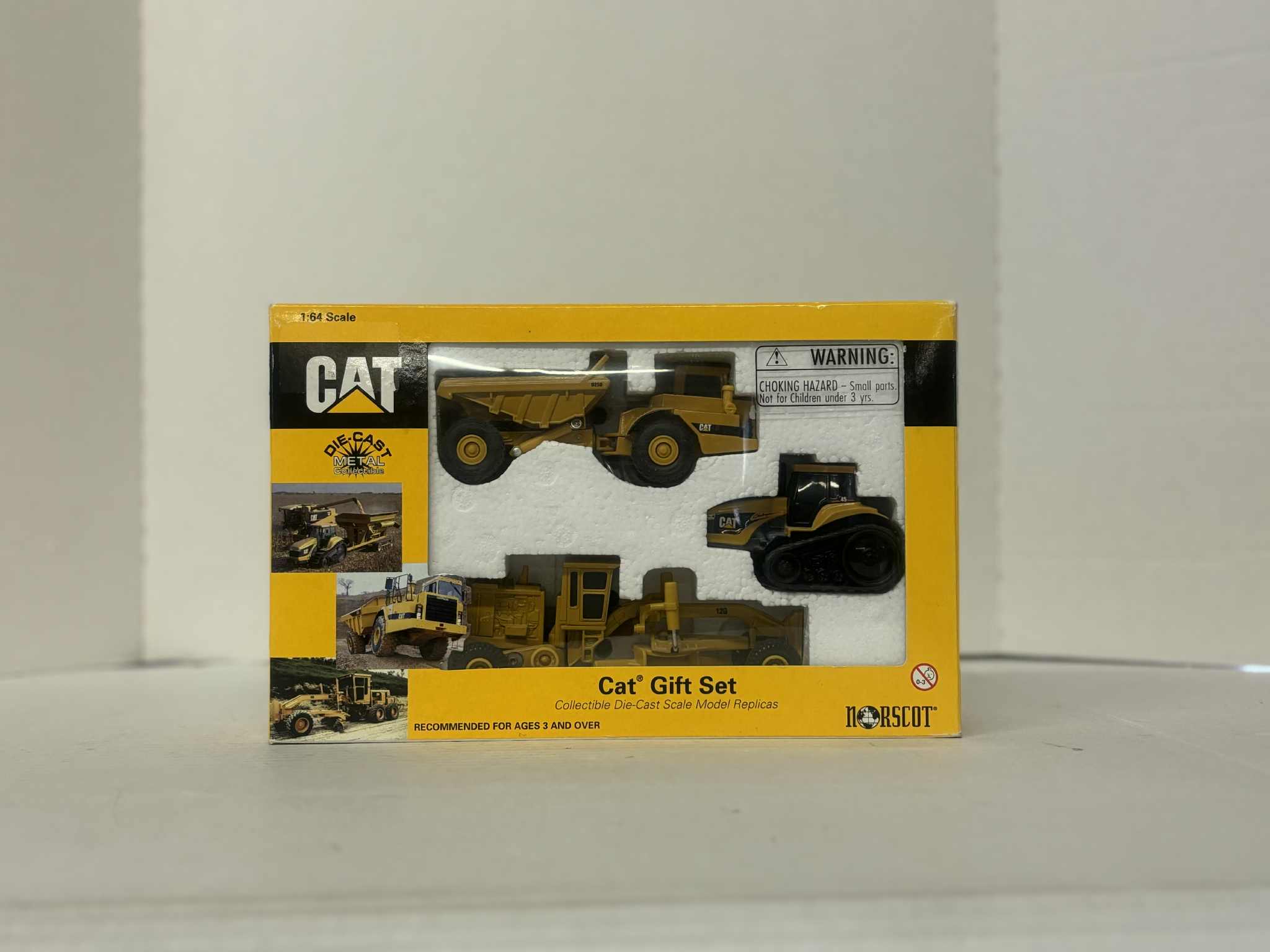 Norscot #55019 Cat Gift Set Diecast 1:64 Scale-Second hand-M6230