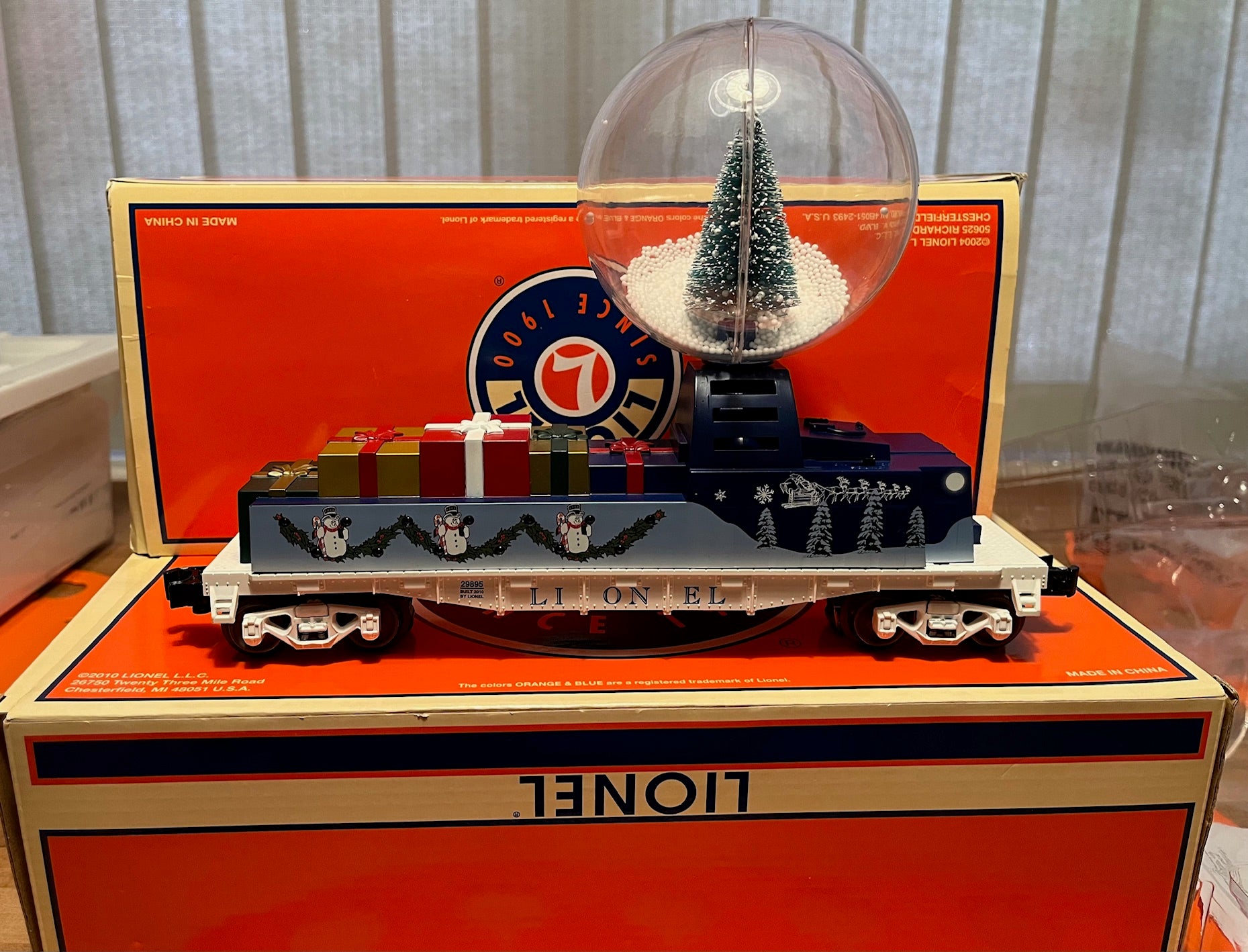 Lionel 6-29895 Christmas Operating Snow Globe Car-Second hand-M7184