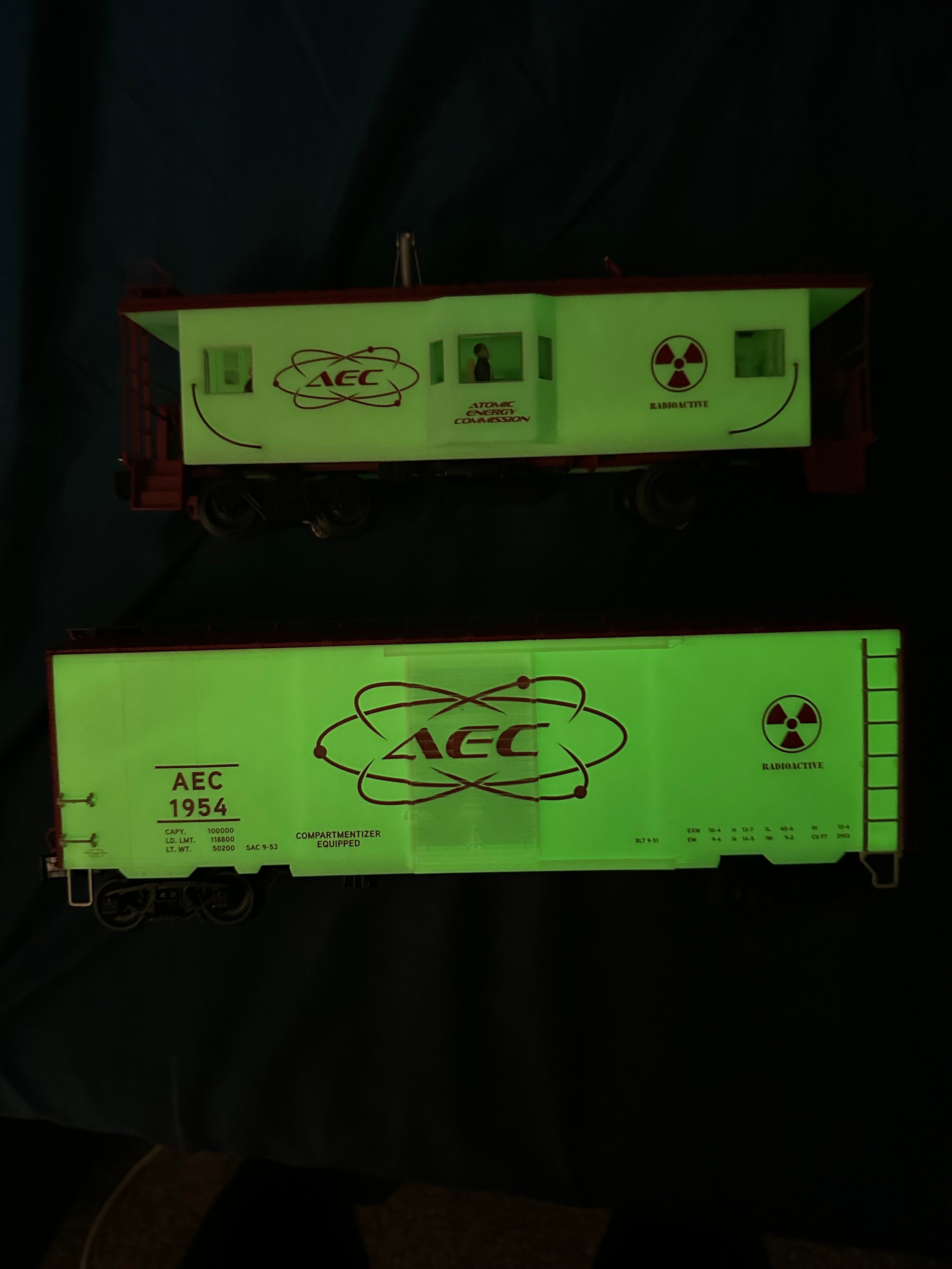 Lionel 2422080 AEC Atomic Energy Commission Glow In the Dark Scale Legacy Set-Second hand-M7241