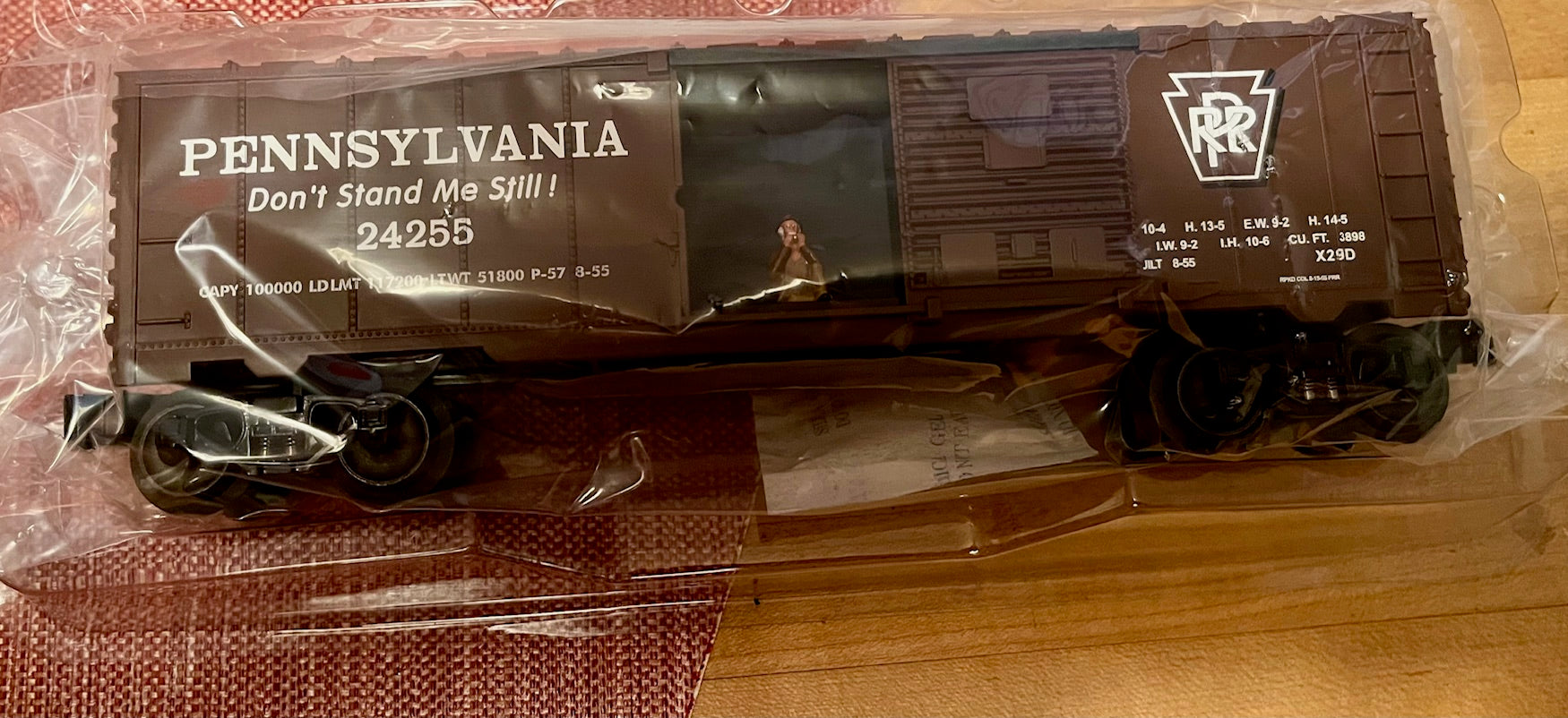 Lionel 6-26815 Pennsylvania Boxcar w/ Hobo Harmonica Sounds-Second hand-M7565