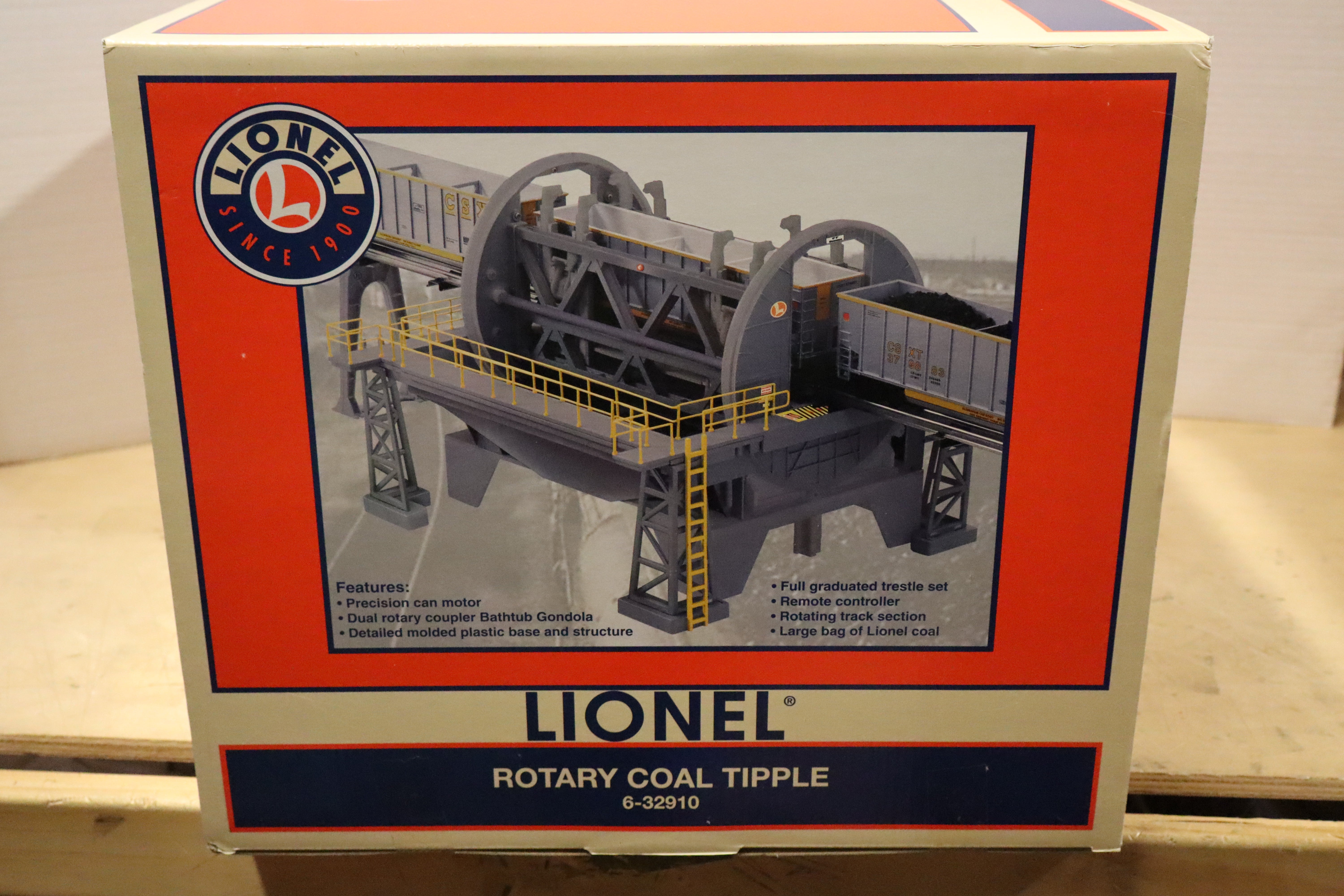Lionel 6-32910 Rotary Coal Tipple & 6-24148 2-Pack of Coal Tipple-Second hand-M8365