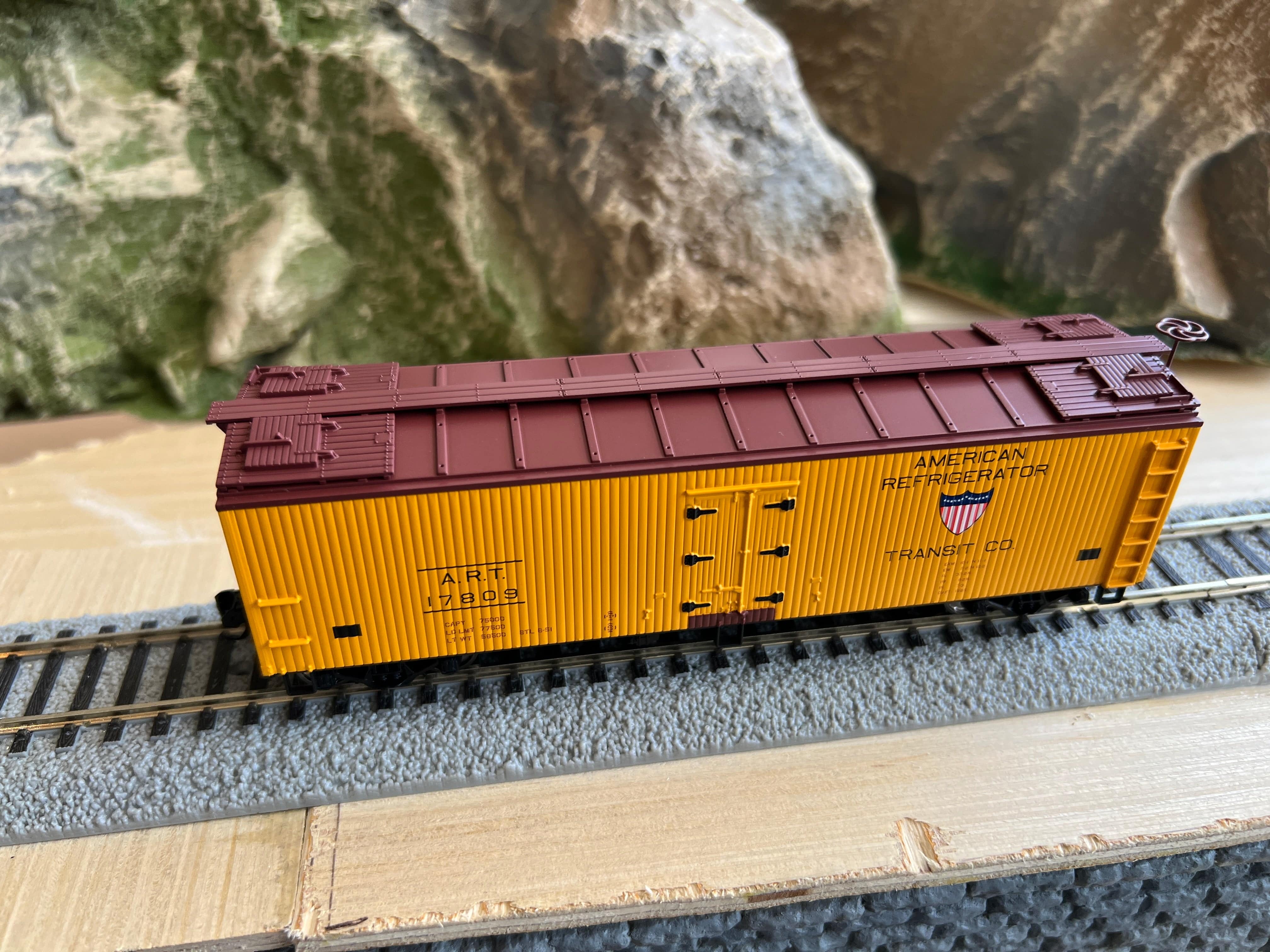 Walthers HO 910-41226 - Mainline - 40' Wood Reefer w/ Wood Ends "American Refrigerator Transit" #17826