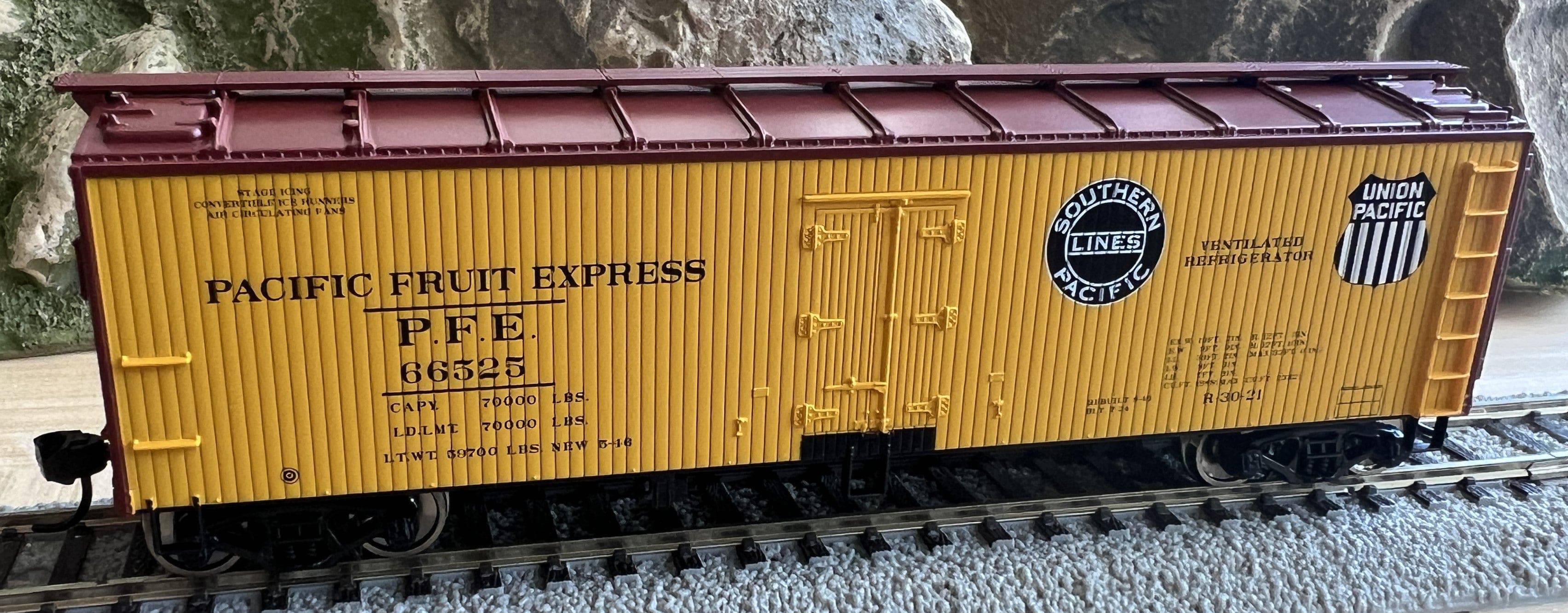 Walthers HO 910-41321 - Mainline - 40' Wood Reefer w/ Steel Ends "Pacific Fruit Express" #66525