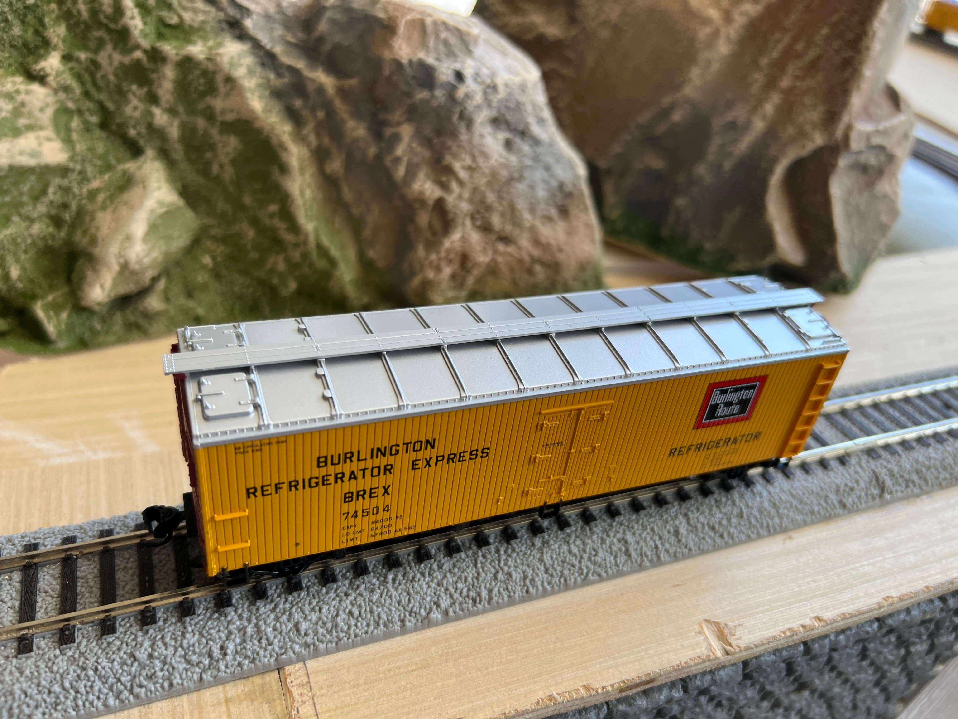Walthers HO 910-41305 - Mainline - 40' Wood Reefer w/ Steel Ends "Chicago Burlington & Quincy" #74504