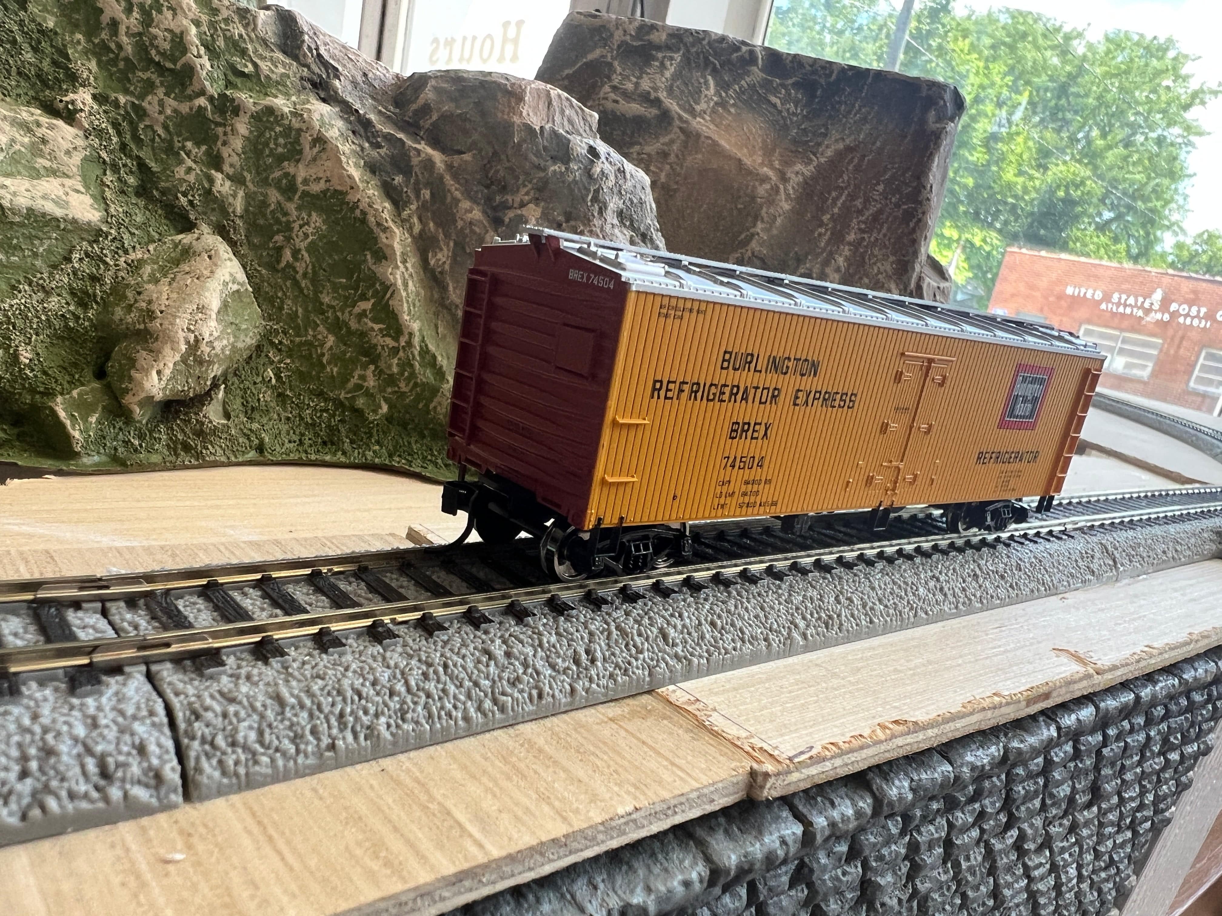 Walthers HO 910-41308 - Mainline - 40' Wood Reefer w/ Steel Ends "Chicago Burlington & Quincy" #74628