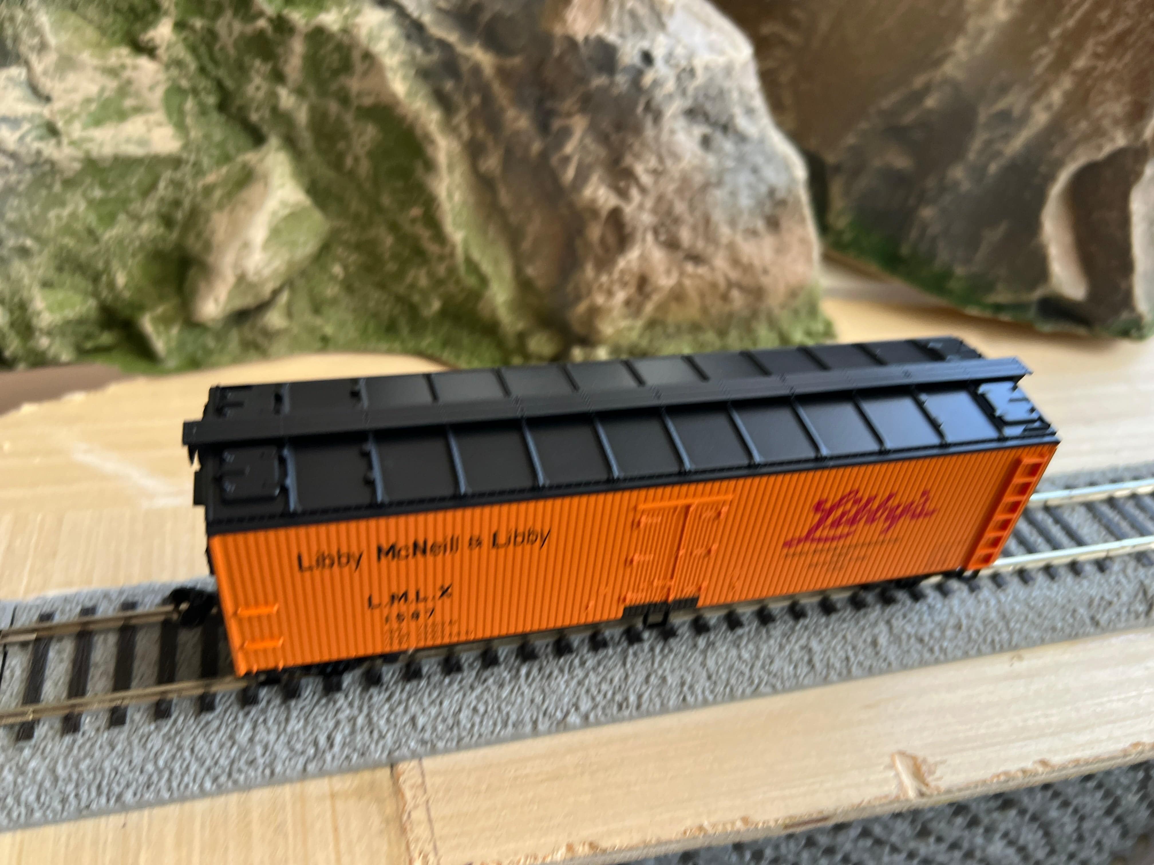 Walthers HO 910-41315 - Mainline - 40' Wood Reefer w/ Steel Ends "LMLX" #1660 (Libby)