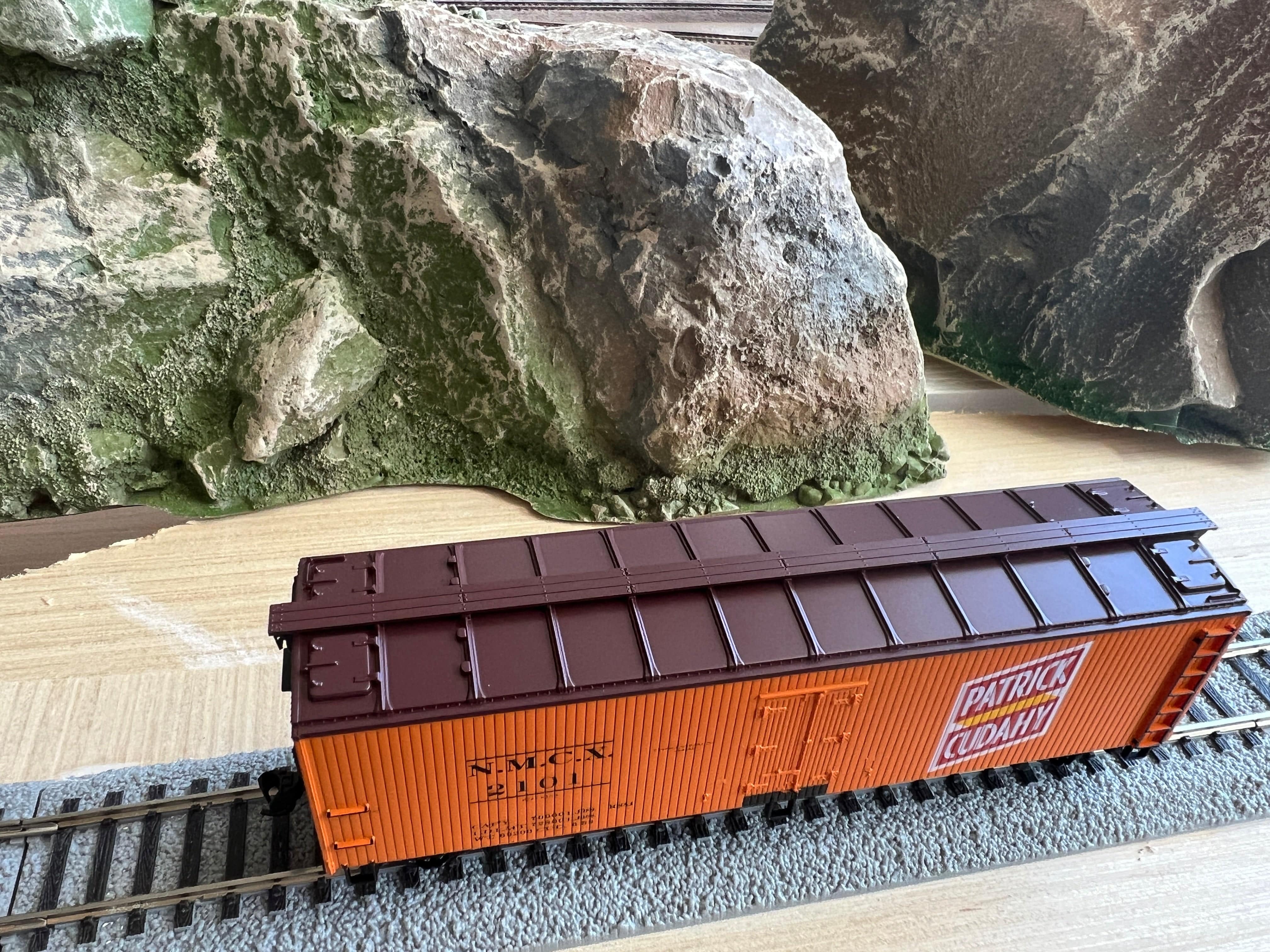 Walthers HO 910-41318 - Mainline - 40' Wood Reefer w/ Steel Ends "NMCX" #2105 (Patrick Cudahy)