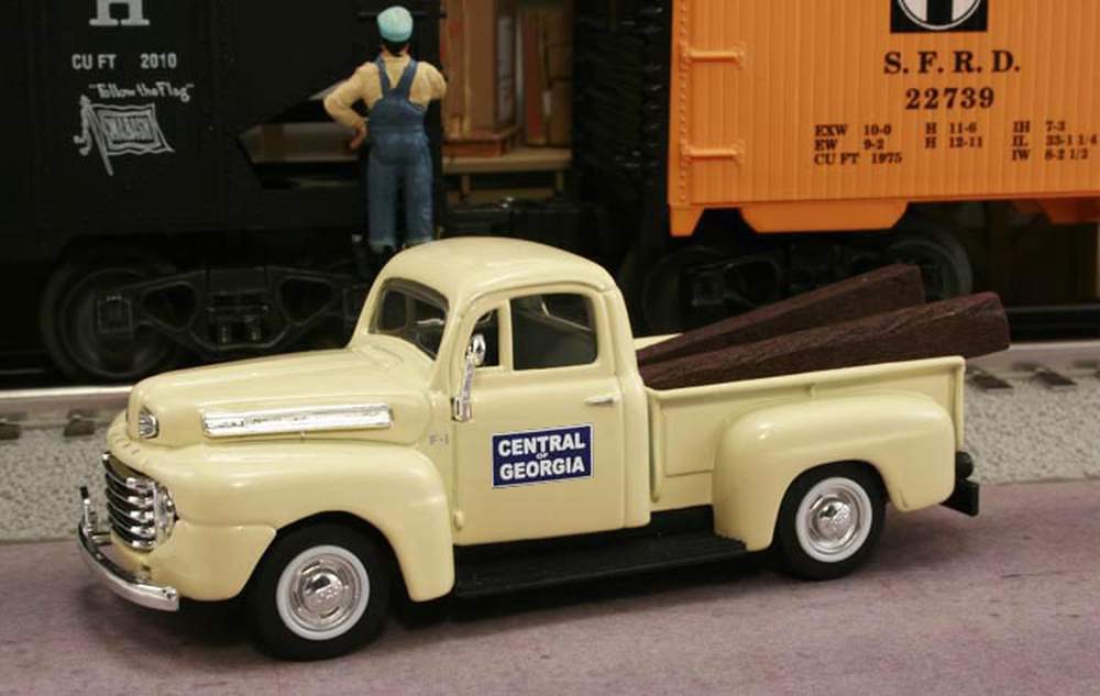 Railyard Truck Series - 1948 Ford F1 Pickup "Central of Georgia Railroad" (Cream) 1/43 Diecast Car