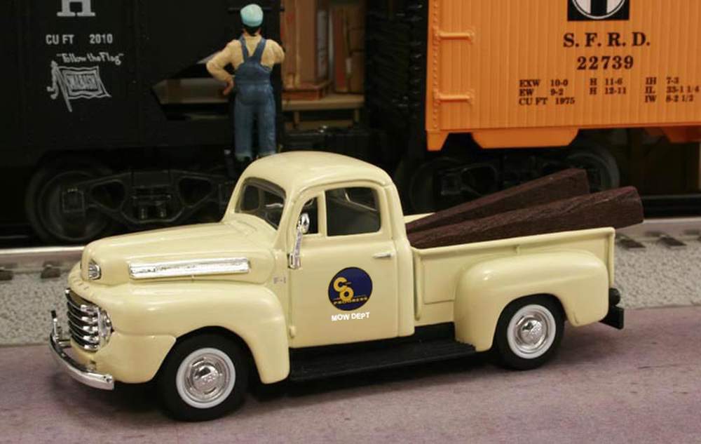 Railyard Truck Series - 1948 Ford F1 Pickup "Chesapeake & Ohio Railway M.O.W. Dept." (Cream) 1/43 Diecast Car
