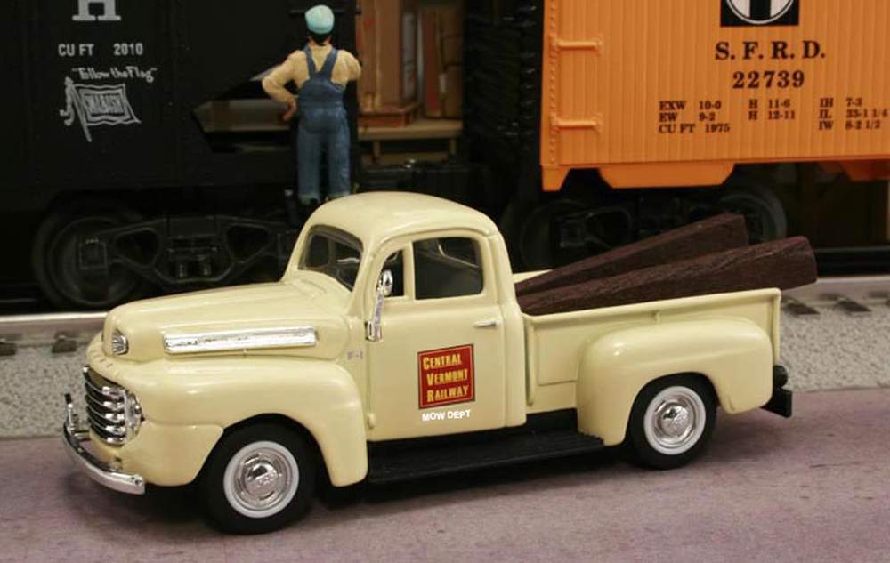 Railyard Truck Series - 1948 Ford F1 Pickup "Central Vermont Railway" (Cream) 1/43 Diecast Car