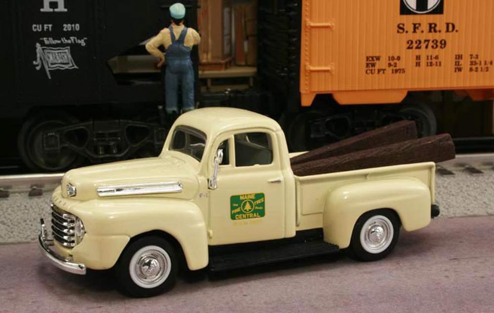 Railyard Truck Series - 1948 Ford F1 Pickup "Maine Central Railroad M.O.W. Dept." (Cream) 1/43 Diecast Car