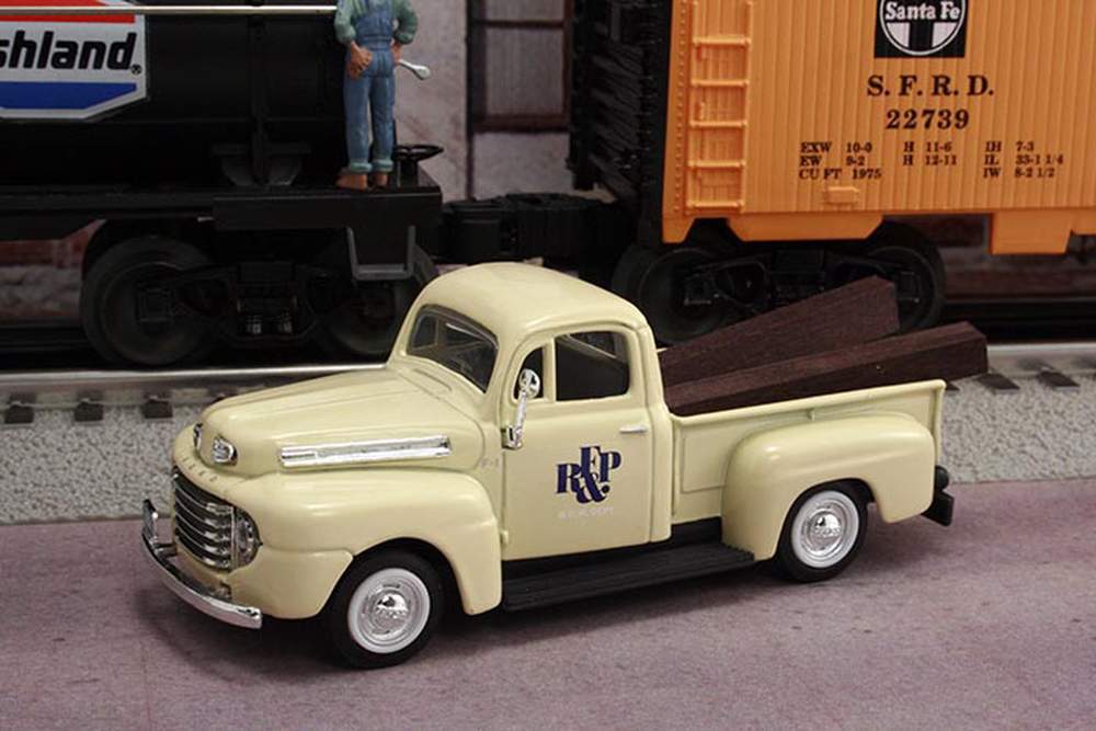 Railyard Truck Series - 1948 Ford F1 Pickup "Richmond, Fredericksburg & Potomac Railroad M.O.W. Dept." (Cream) 1/43 Diecast Car