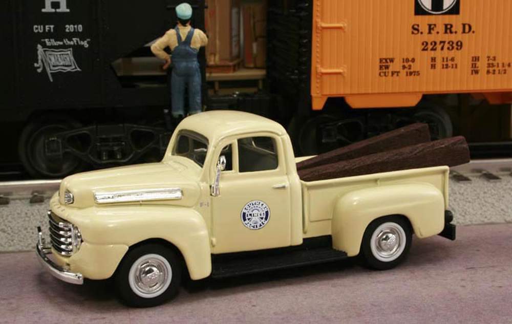 Railyard Truck Series - 1948 Ford F1 Pickup "Southern Pacific Railroad" (Cream) 1/43 Diecast Car