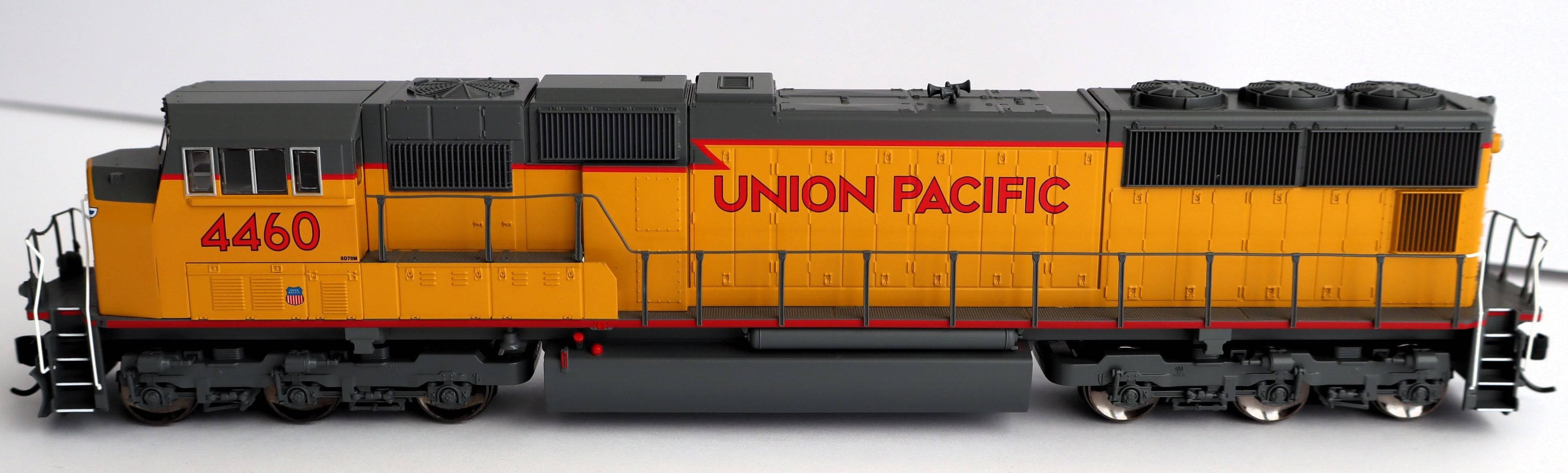 Walthers HO 910-21016 - Mainline - SD70M Diesel Locomotive "Union Pacific" #4298 (w/DCC/Sound)