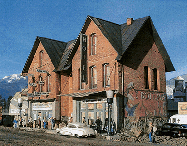 Downtown Deco HO 1025 - Addams Avenue Building (Kit) Part Four