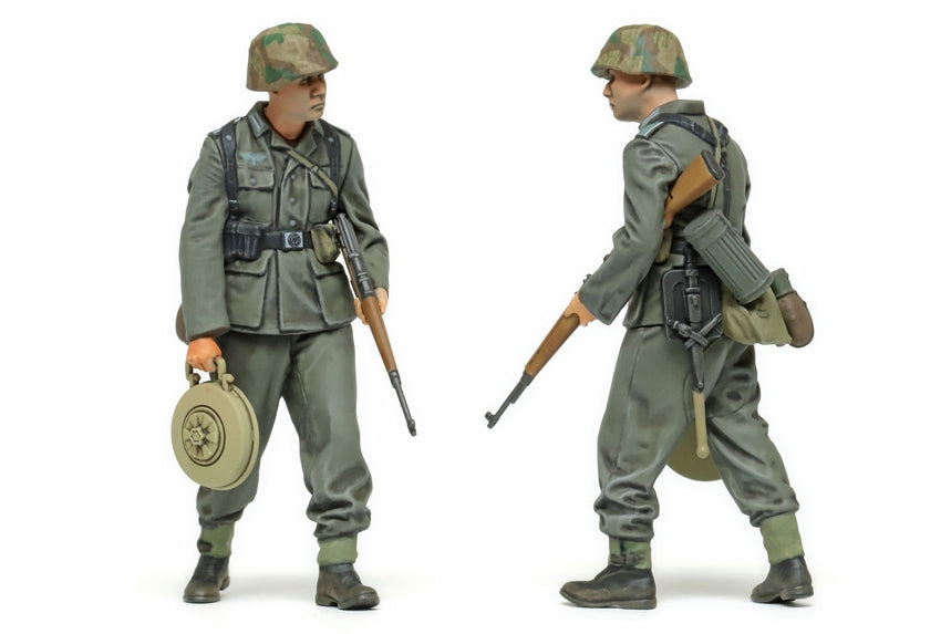 Tamiya 35382 - German Infantry Set Late WWII - 1/35 Scale Model Kit