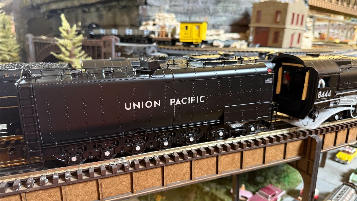 MTH 20-3970-1 - FEF 4-8-4 Northern Steam Engine "Union Pacific" #8444 w/ PS3 (World's Fair Edition)