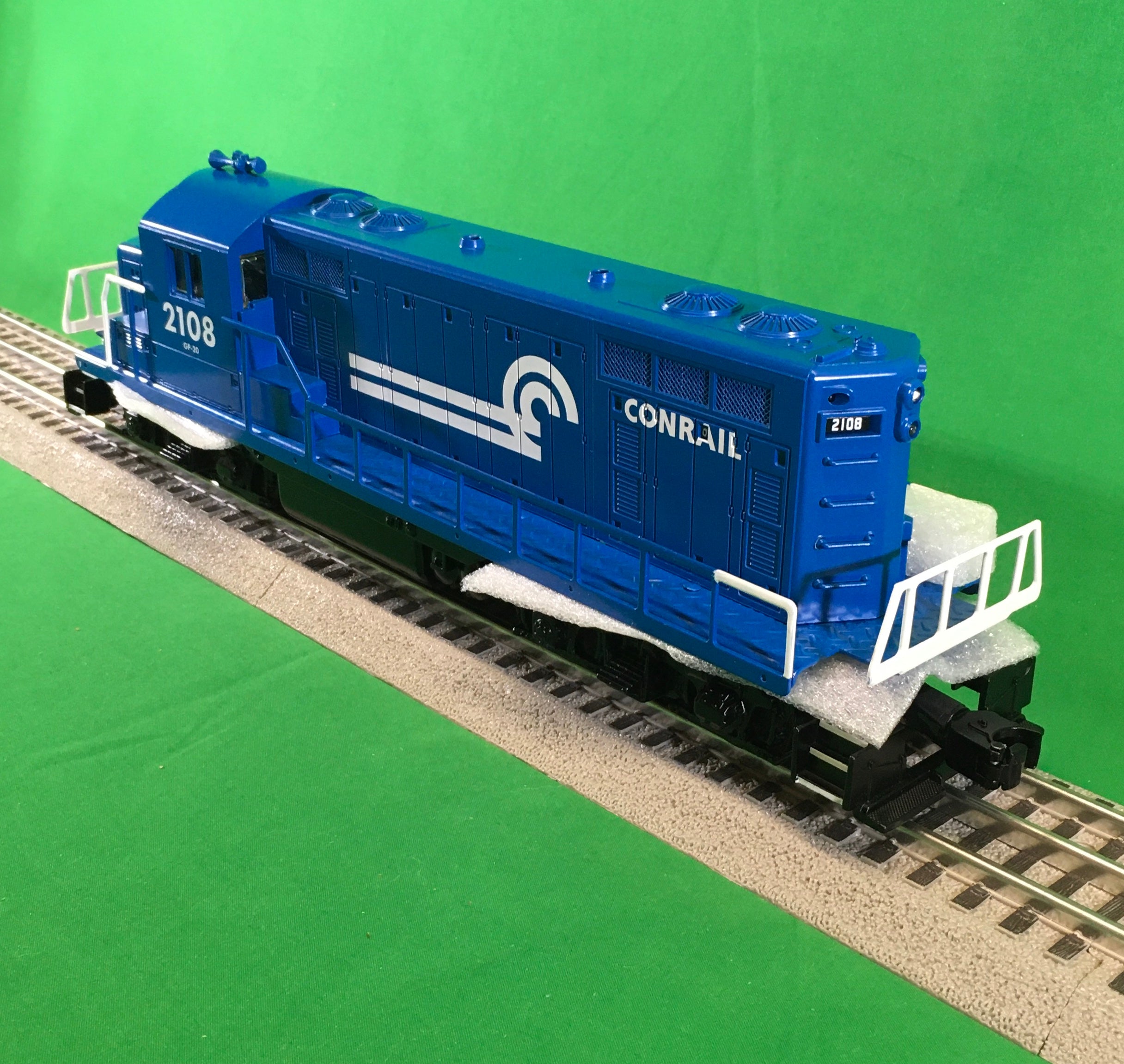 Lionel 2234160 - LionChief+ 2.0 GP20 Diesel Locomotive "Conrail" #2108