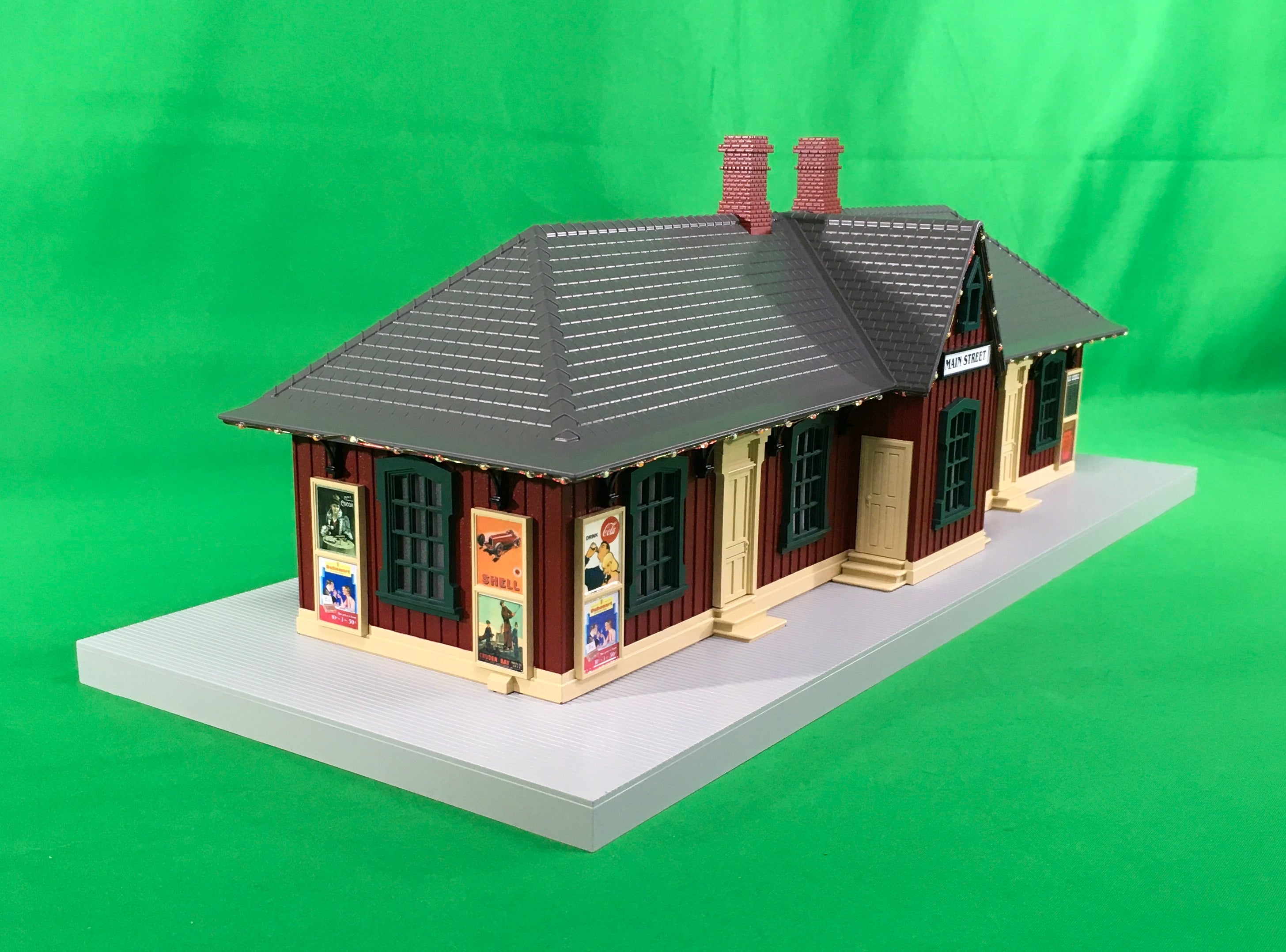 MTH 30-90641 - Country Passenger Station "Main Street" w/ Operating Christmas Lights