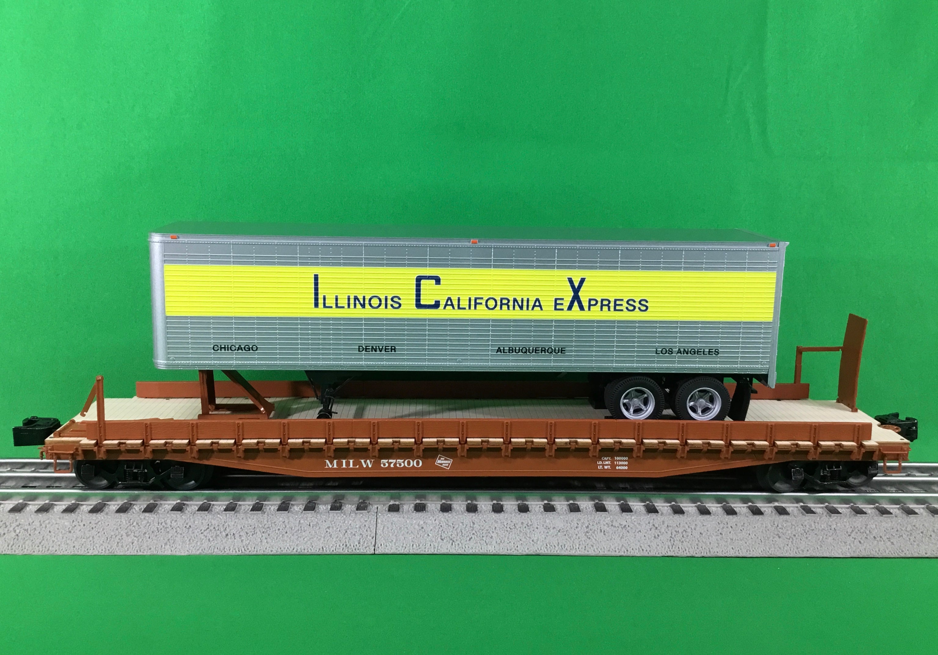 Lionel 2326390 - 50' Flatcar "Milwaukee Road" w/ ICX Trailer