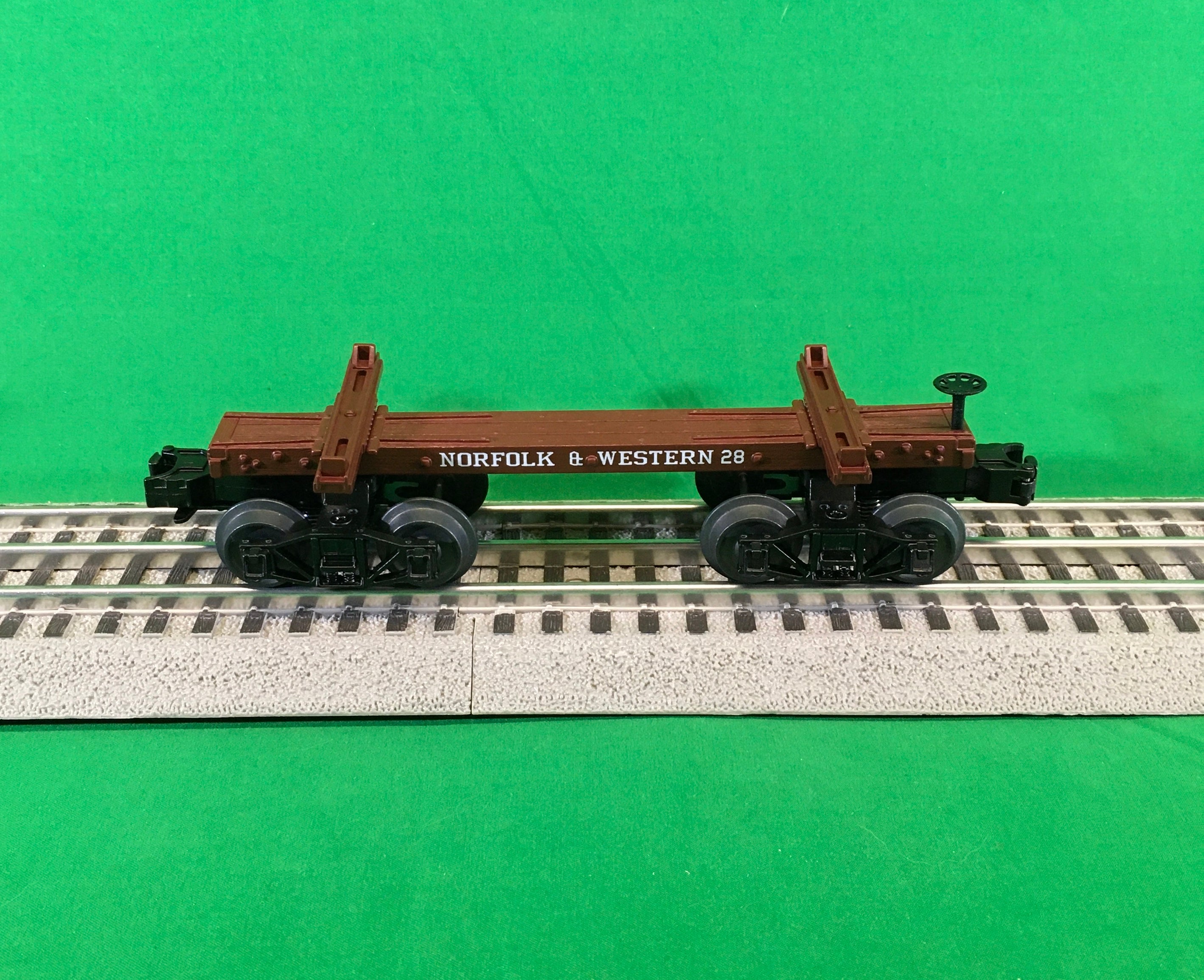 MTH 20-92332 - Skeleton Flat Car "Norfolk & Western" w/ Log Load Set #2