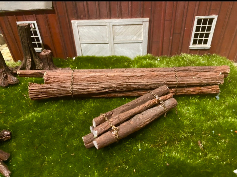 Grand Central Scenery LL4 - Medium Lumber Log w/ Chains