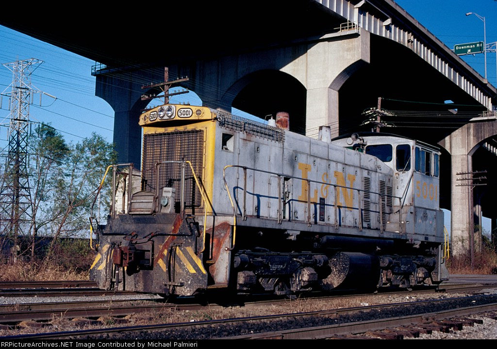 MTH 30-2142LN-1 - RailKing - SW1500 Diesel Switcher "Louisville & Nashville" w/ PS3 #5002 - Custom run for MrMuffin'sTrains
