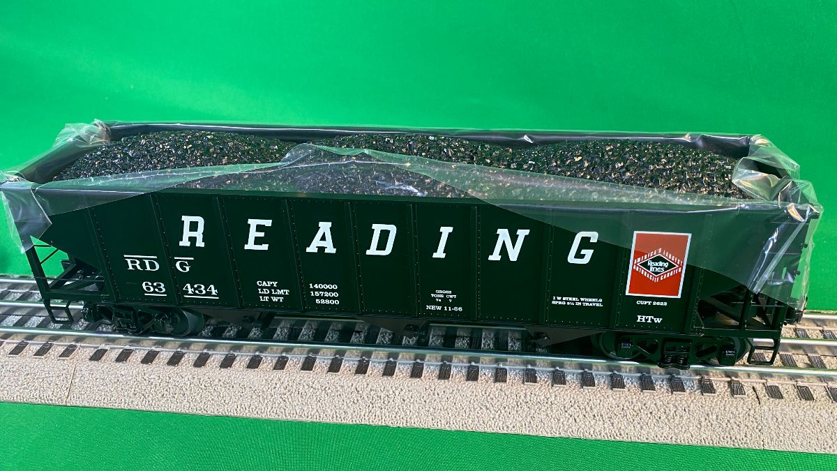 MTH 20-97967 - 70-ton 3-Bay Hopper Car "Reading"