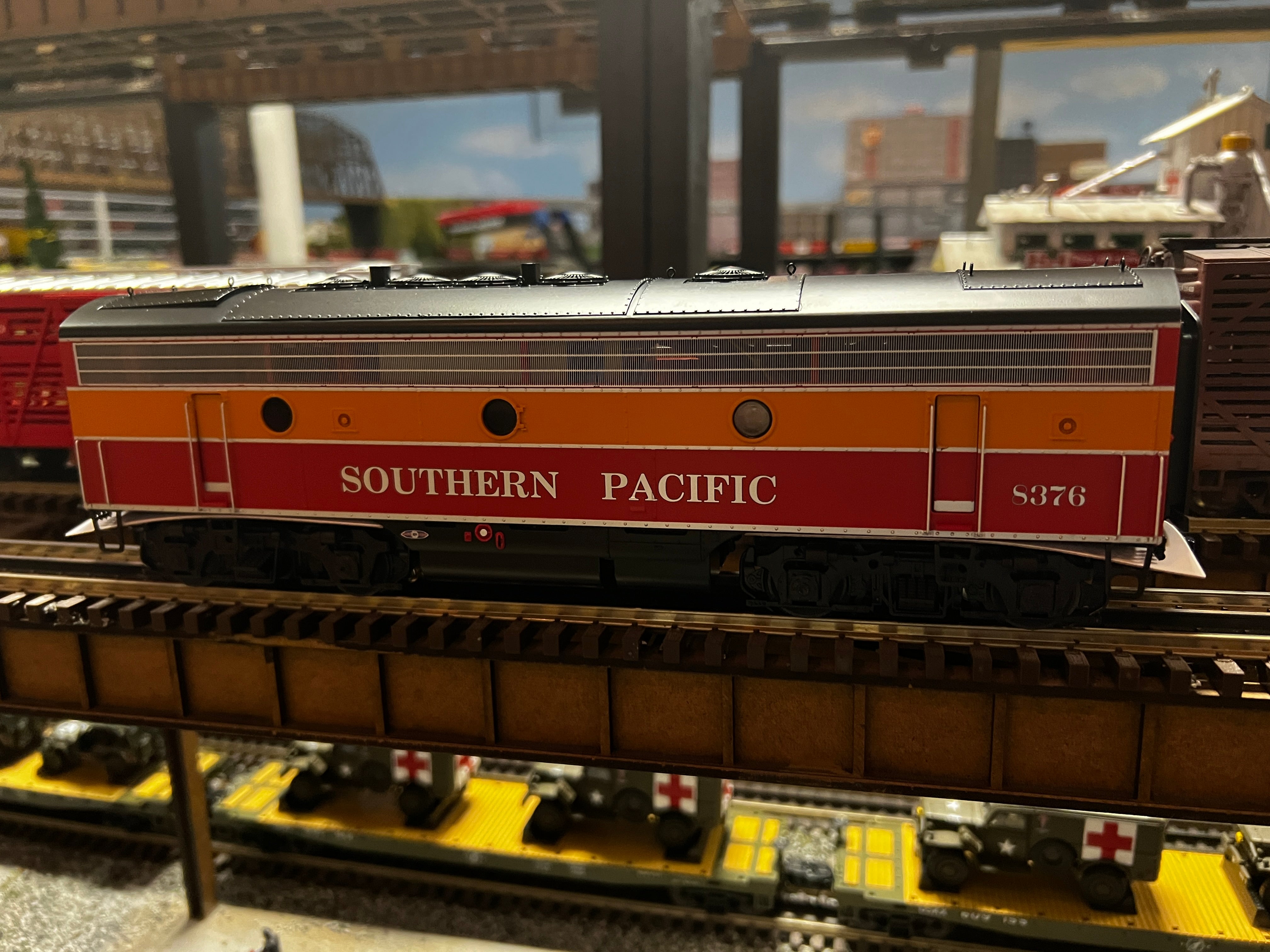 Lionel 2233848 - Legacy F7B Diesel Locomotive "Southern Pacific" #8375 (Powered)