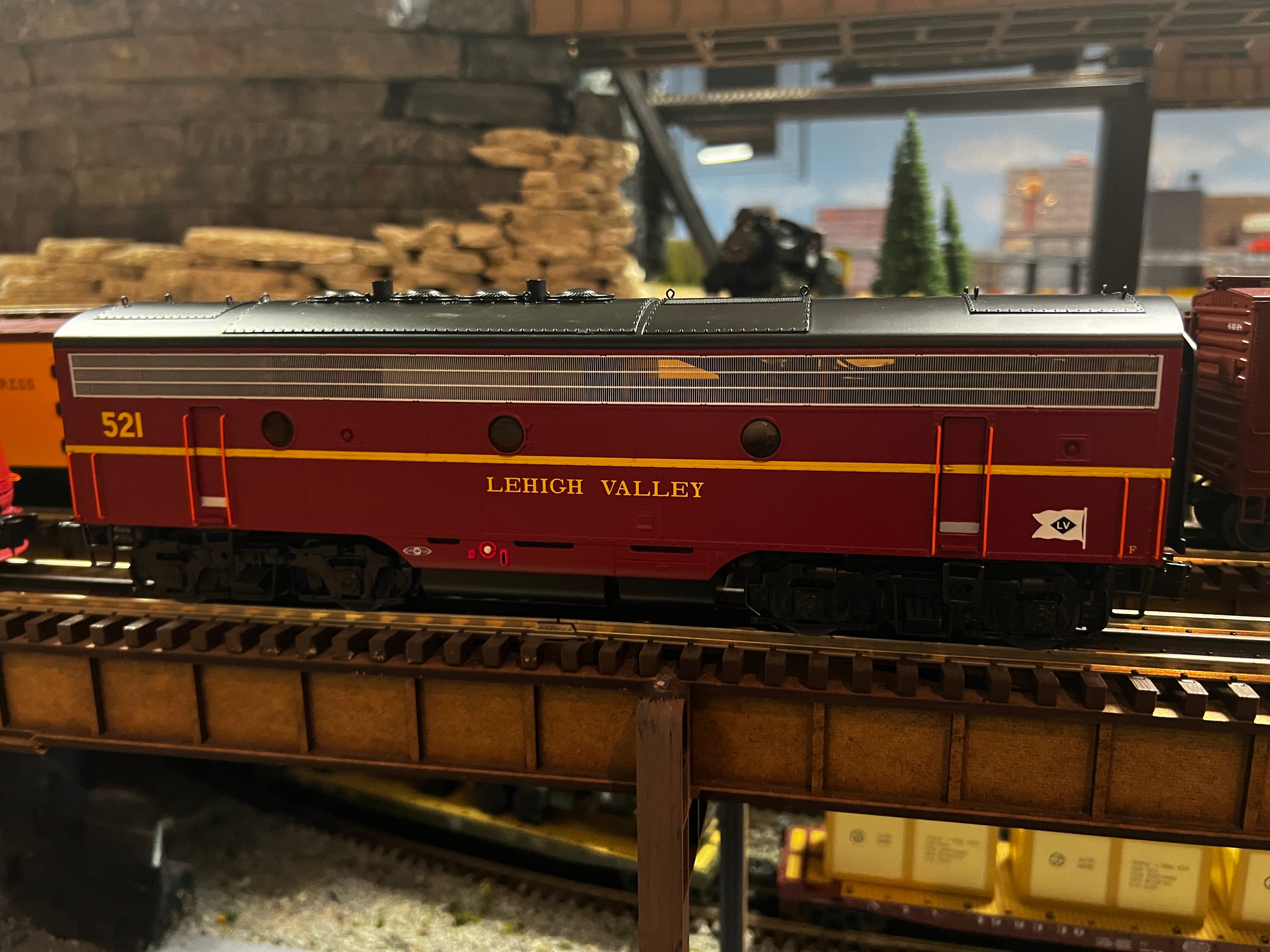 Lionel 2233829 - Legacy F7B Superbass Diesel Locomotive "Lehigh Valley" #521 (Non-PWD)