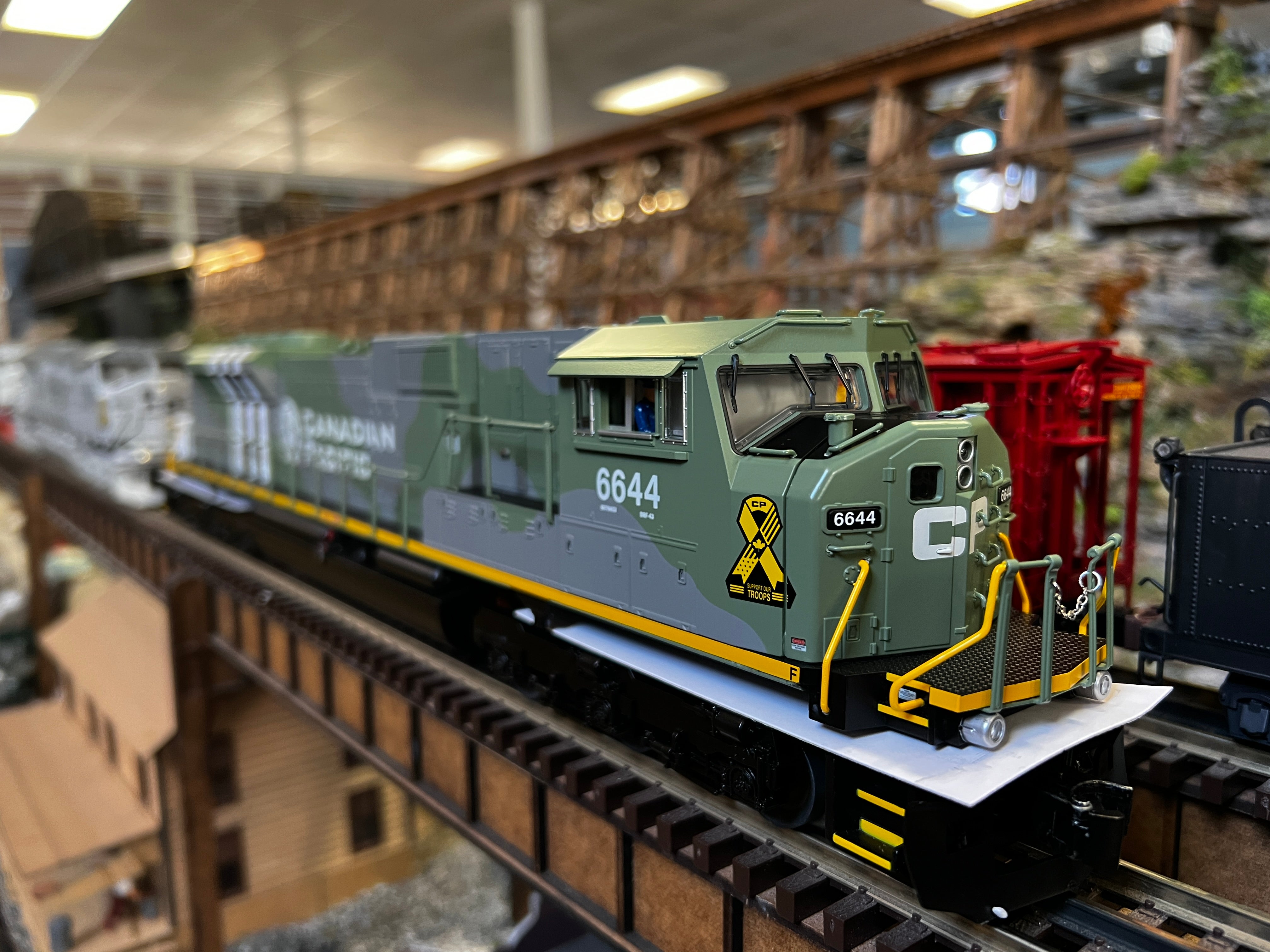 Lionel 2233641 - Legacy SD90MAC Diesel Locomotive "Canadian Pacific" Veterans #6644