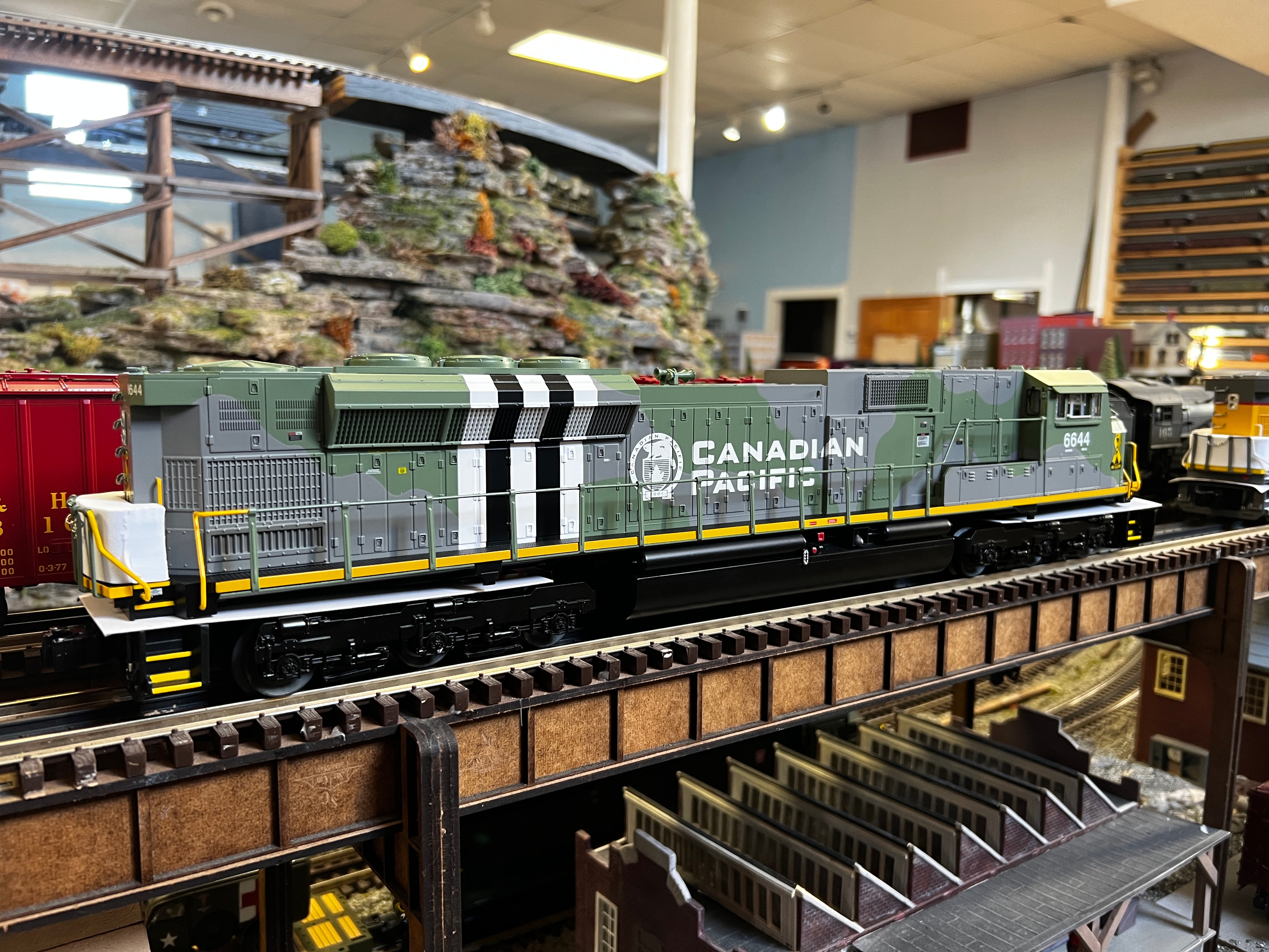 Lionel 2233649 - SD90MAC Diesel Locomotive "Canadian Pacific" Veterans #6644 (Non-PWD)